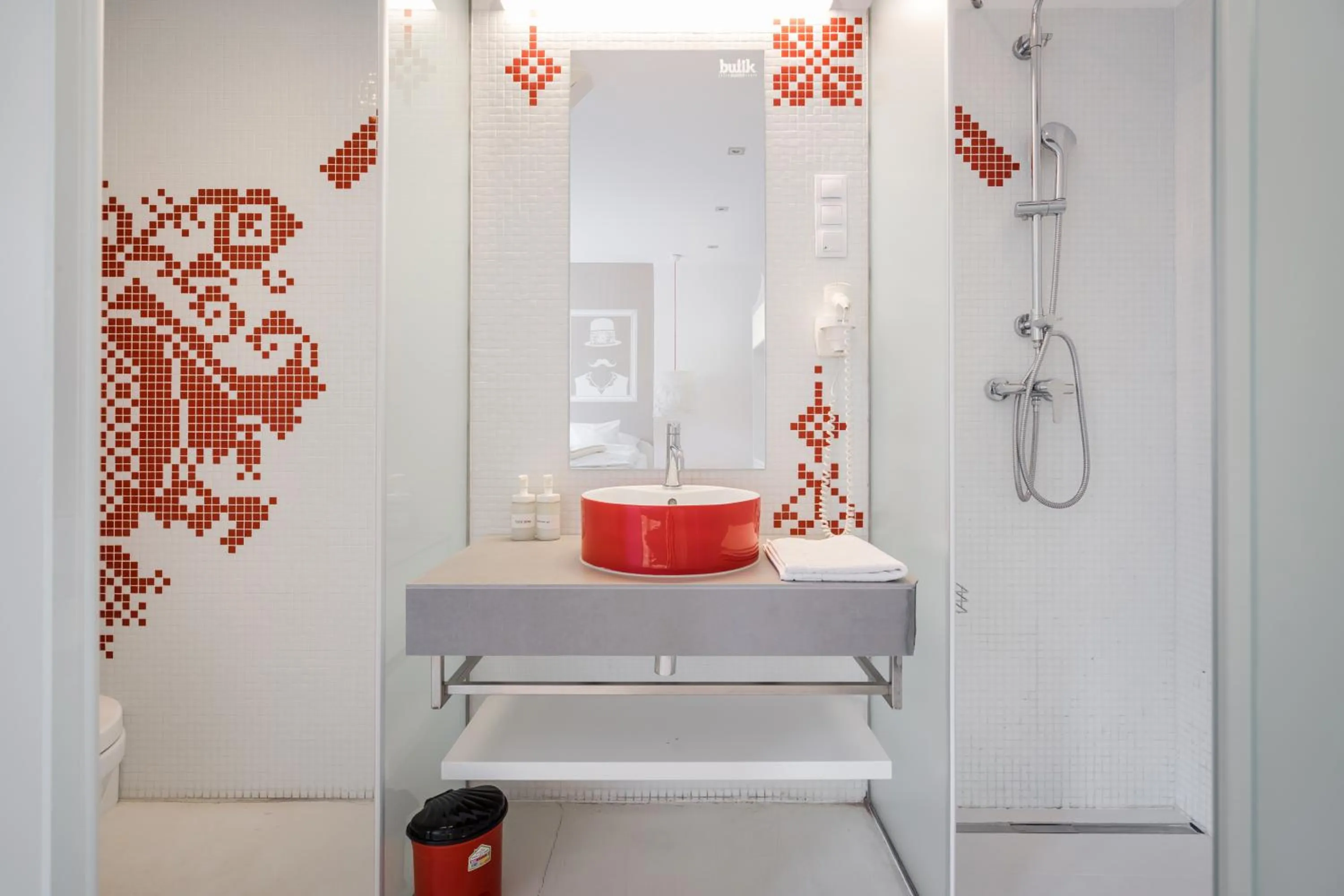 Shower in Butik Apartments, by BQA
