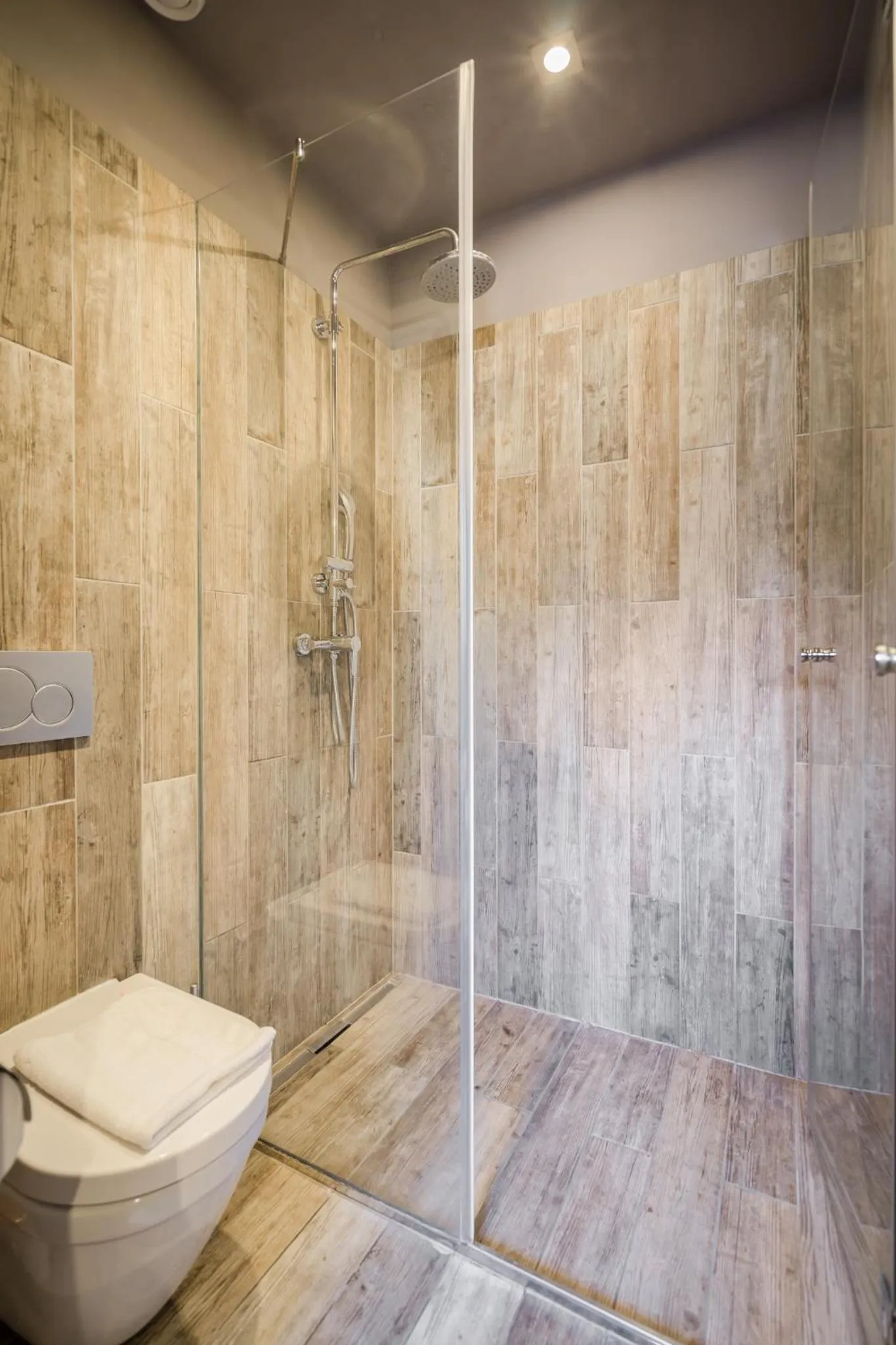Shower in Butik Apartments, by BQA