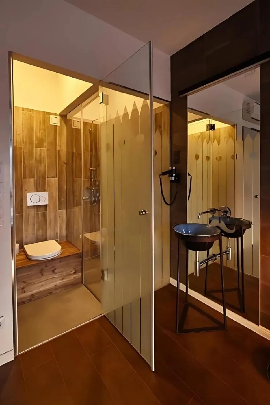 Toilet in Butik Apartments, by BQA