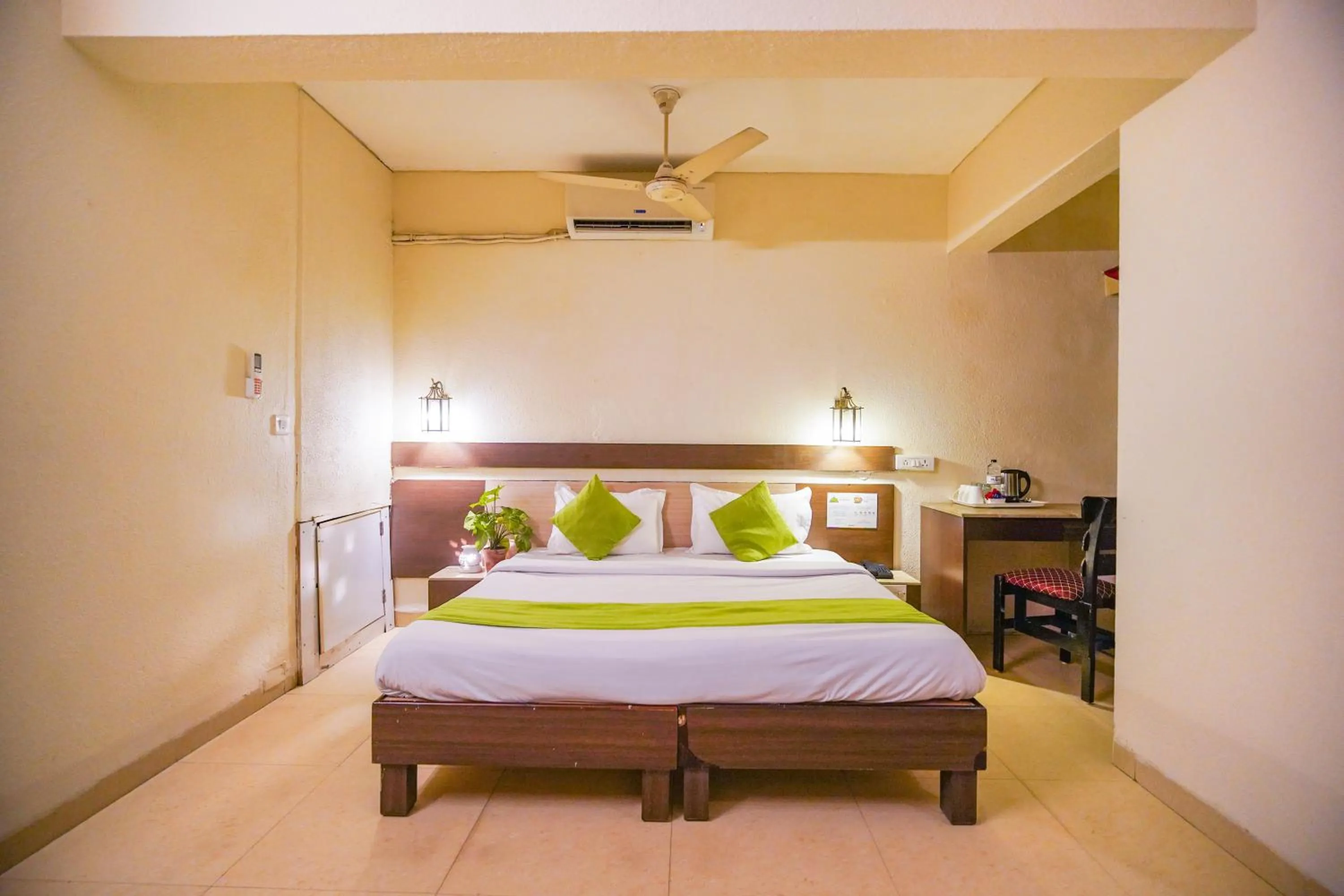 Bed in Hotel The Shagun