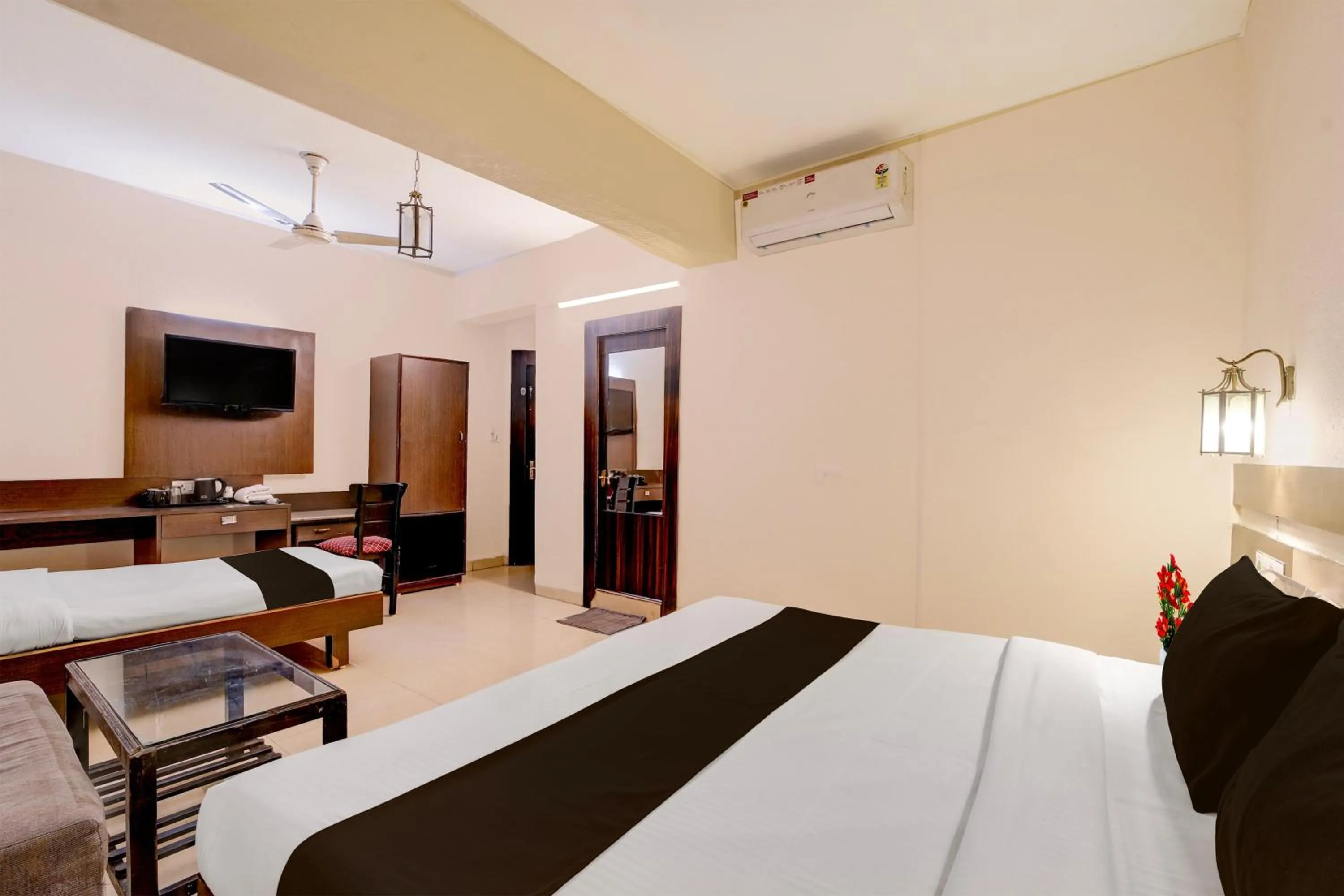 Bedroom, Bed in Townhouse Gandhi Medical College Bhopal Formerly Hotel Shagun