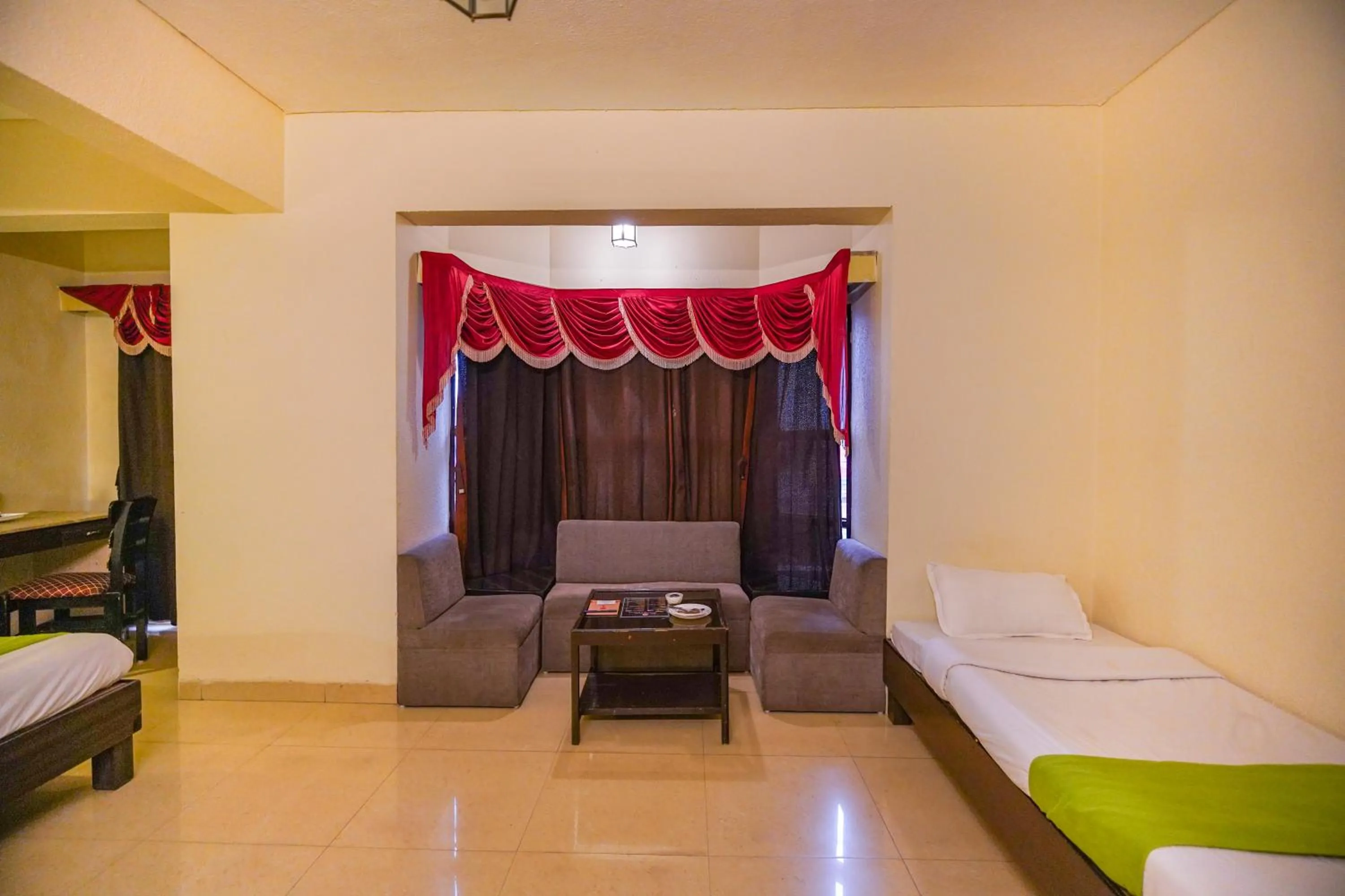 Bed in Hotel The Shagun