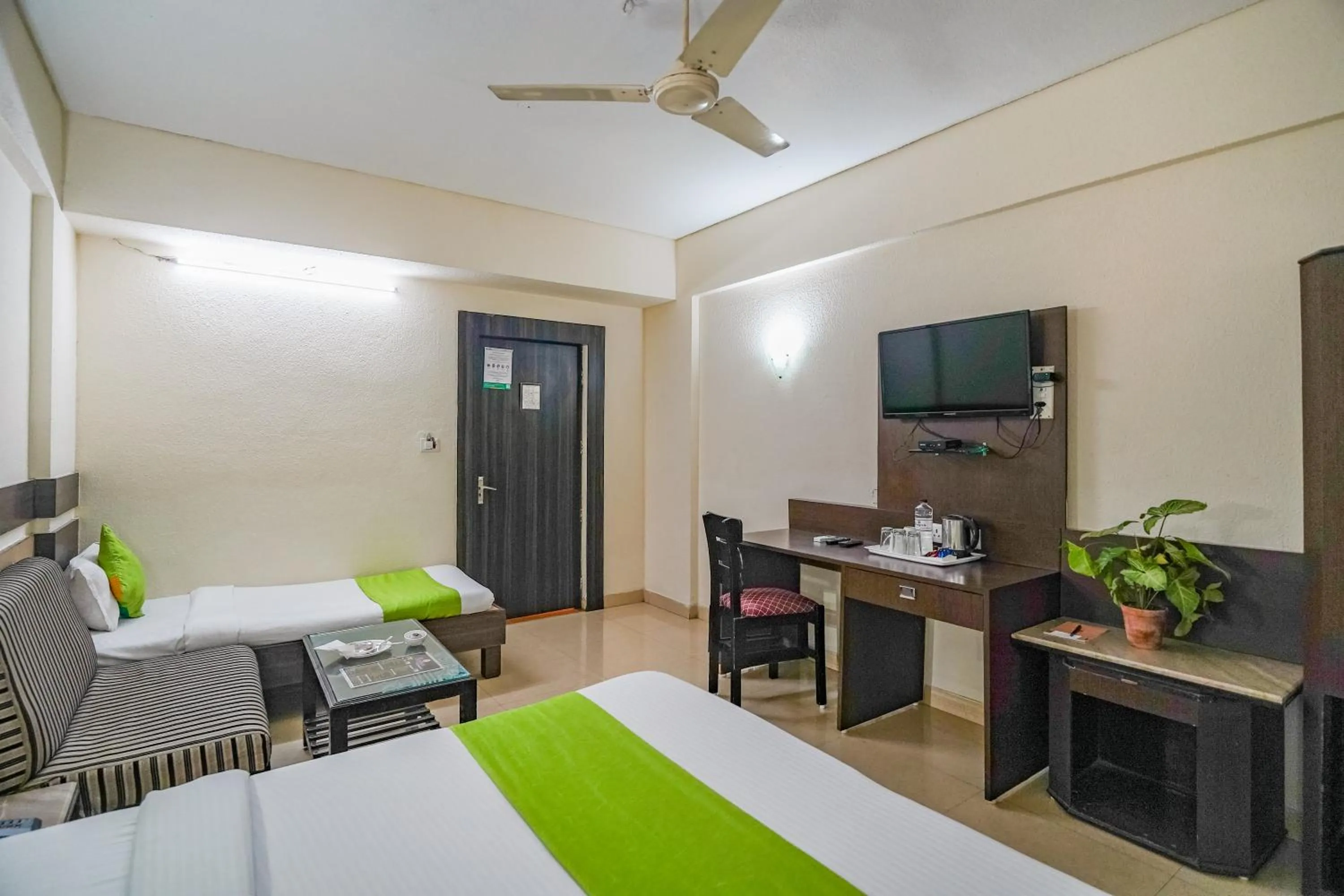 Bed in Hotel The Shagun