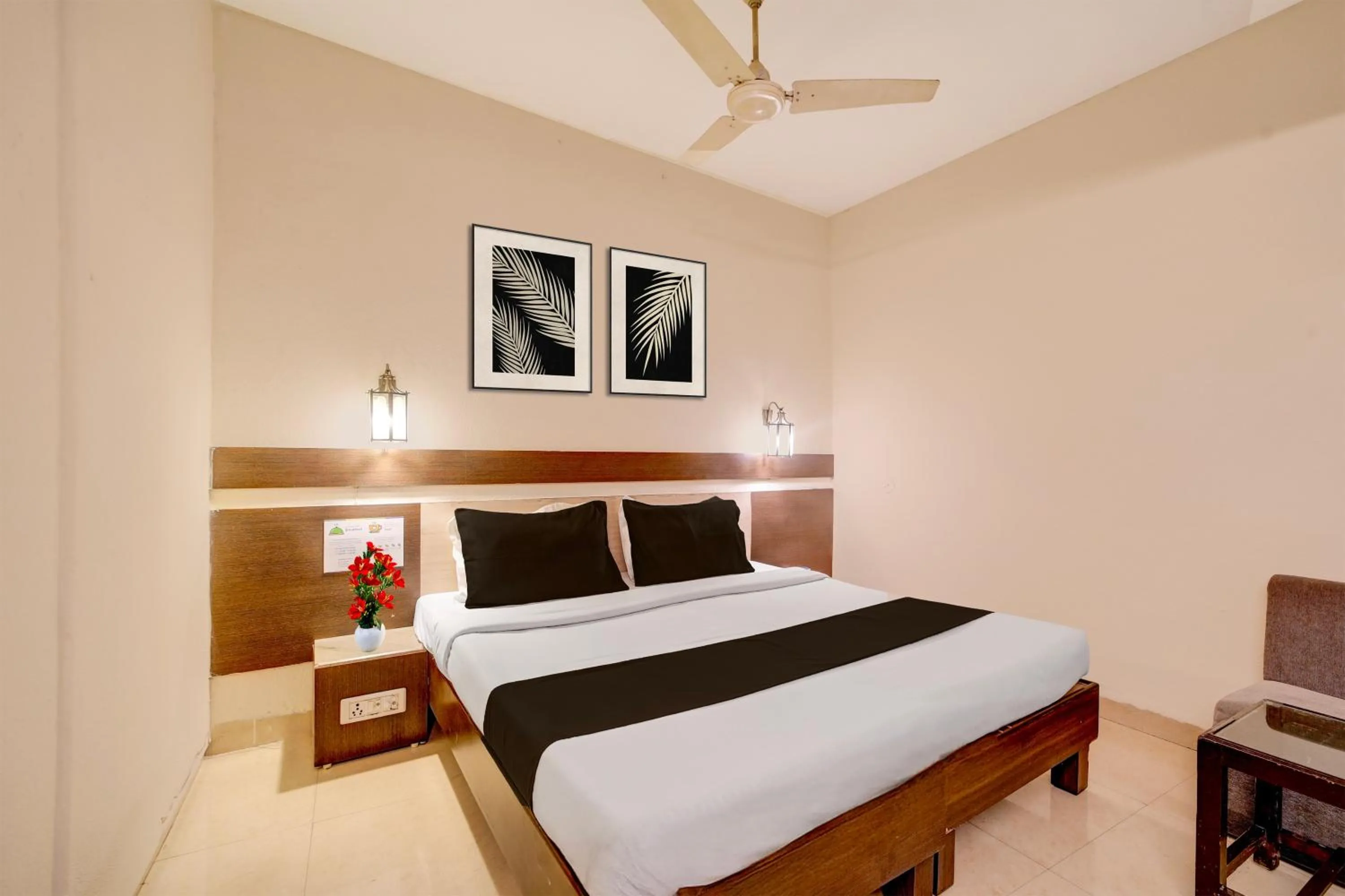 Bedroom, Bed in Townhouse Gandhi Medical College Bhopal Formerly Hotel Shagun