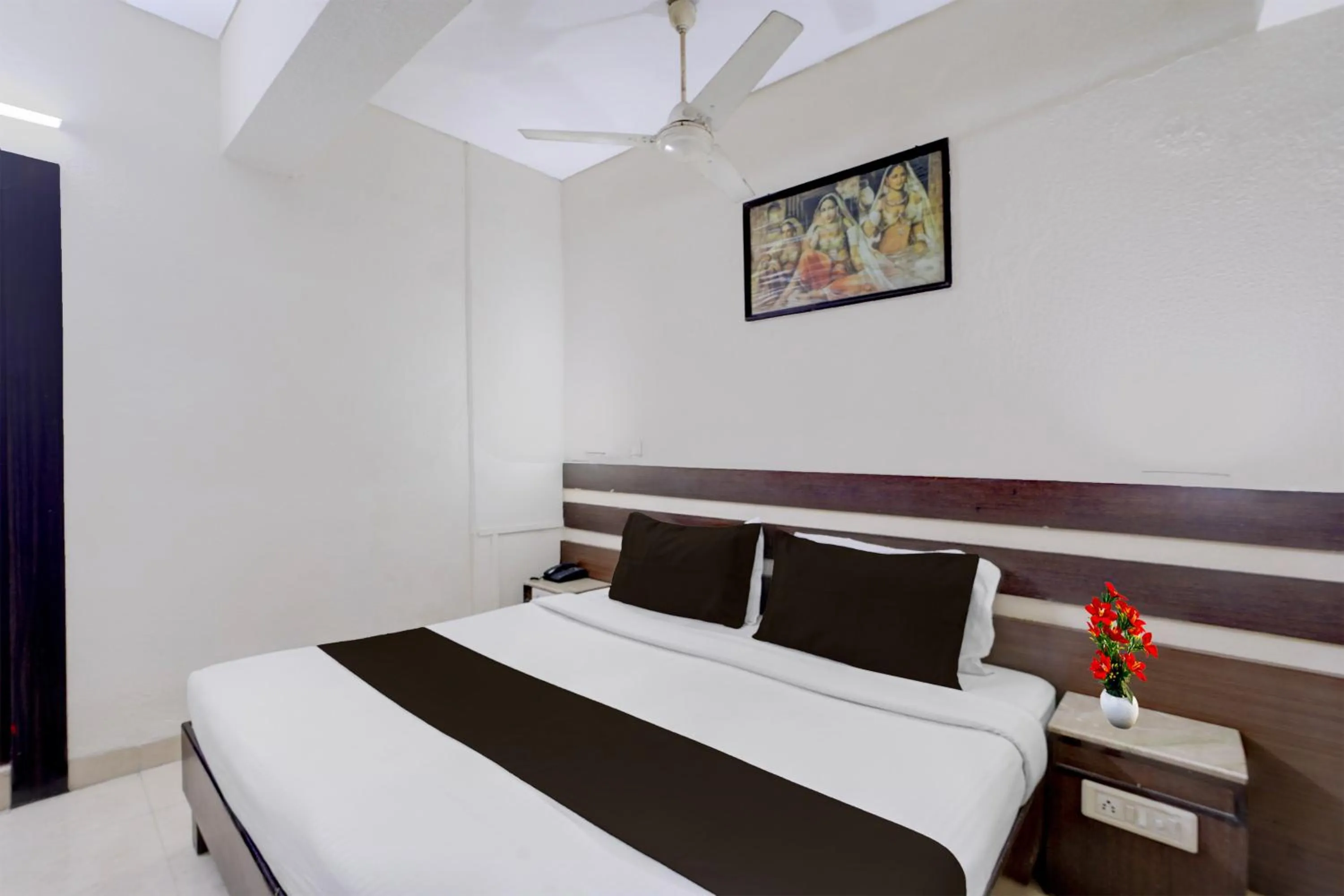 Bedroom, Bed in Townhouse Gandhi Medical College Bhopal Formerly Hotel Shagun