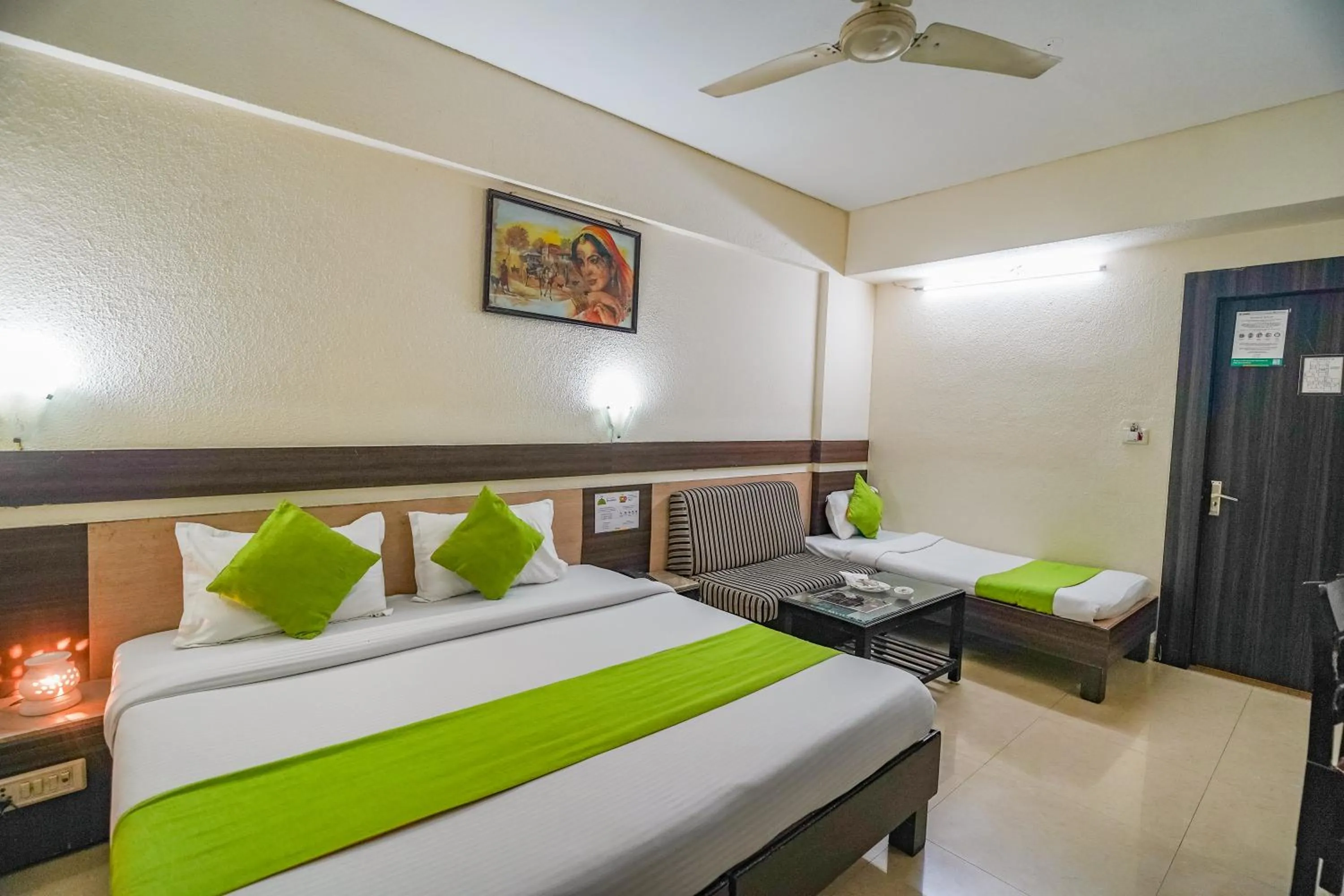 Bed in Hotel The Shagun