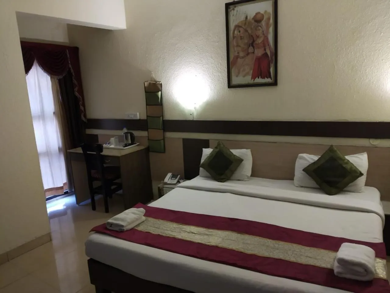 Bedroom, Bed in Hotel The Shagun