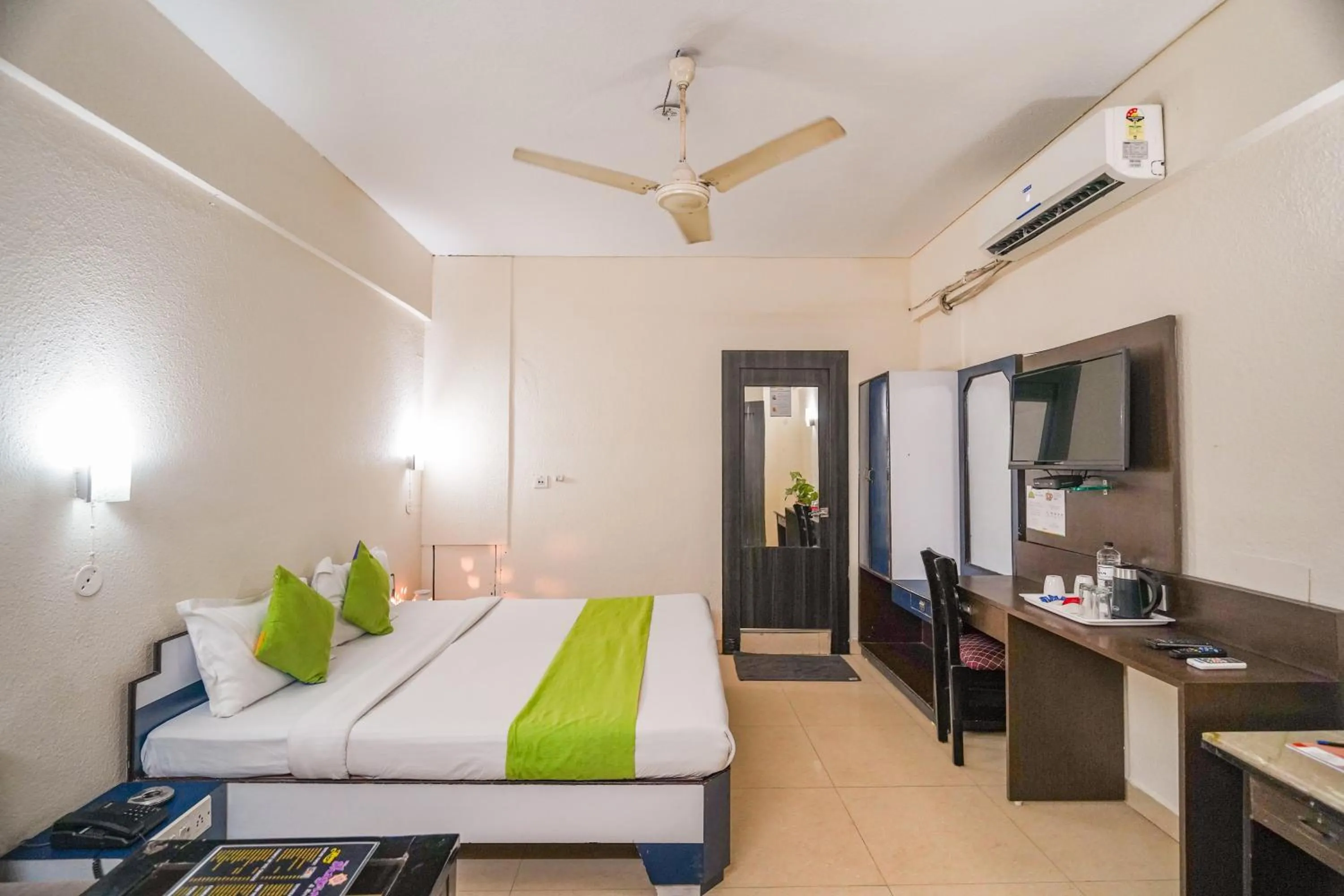 Bed in Hotel The Shagun