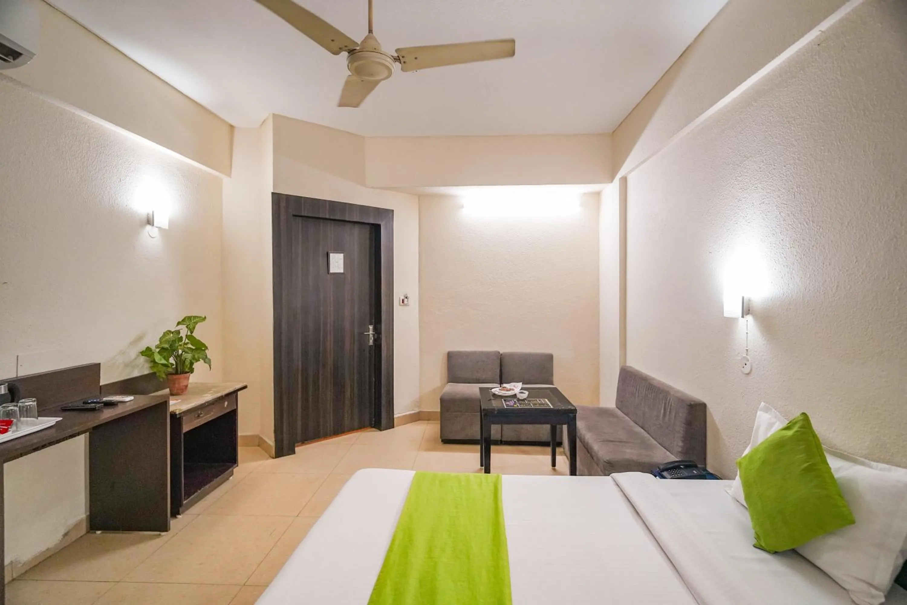 Bed in Hotel The Shagun