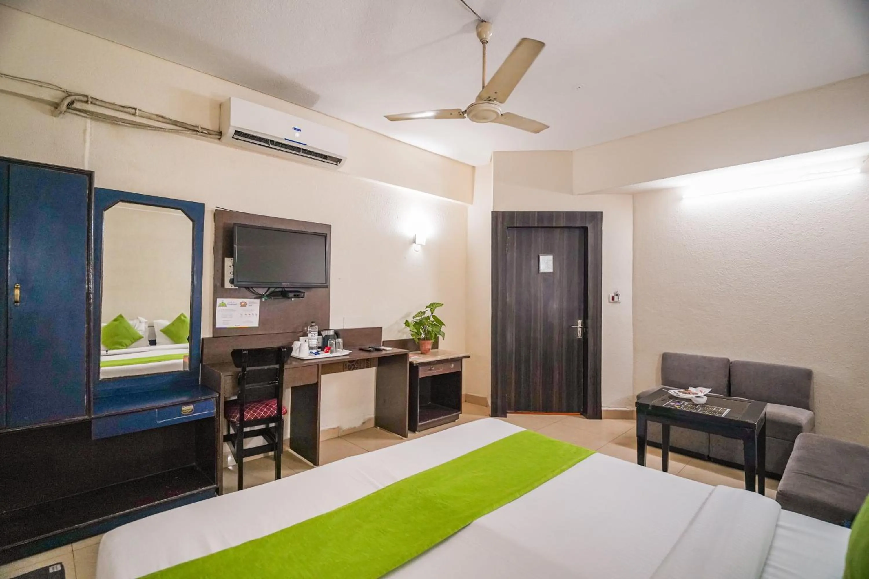 Bed in Hotel The Shagun