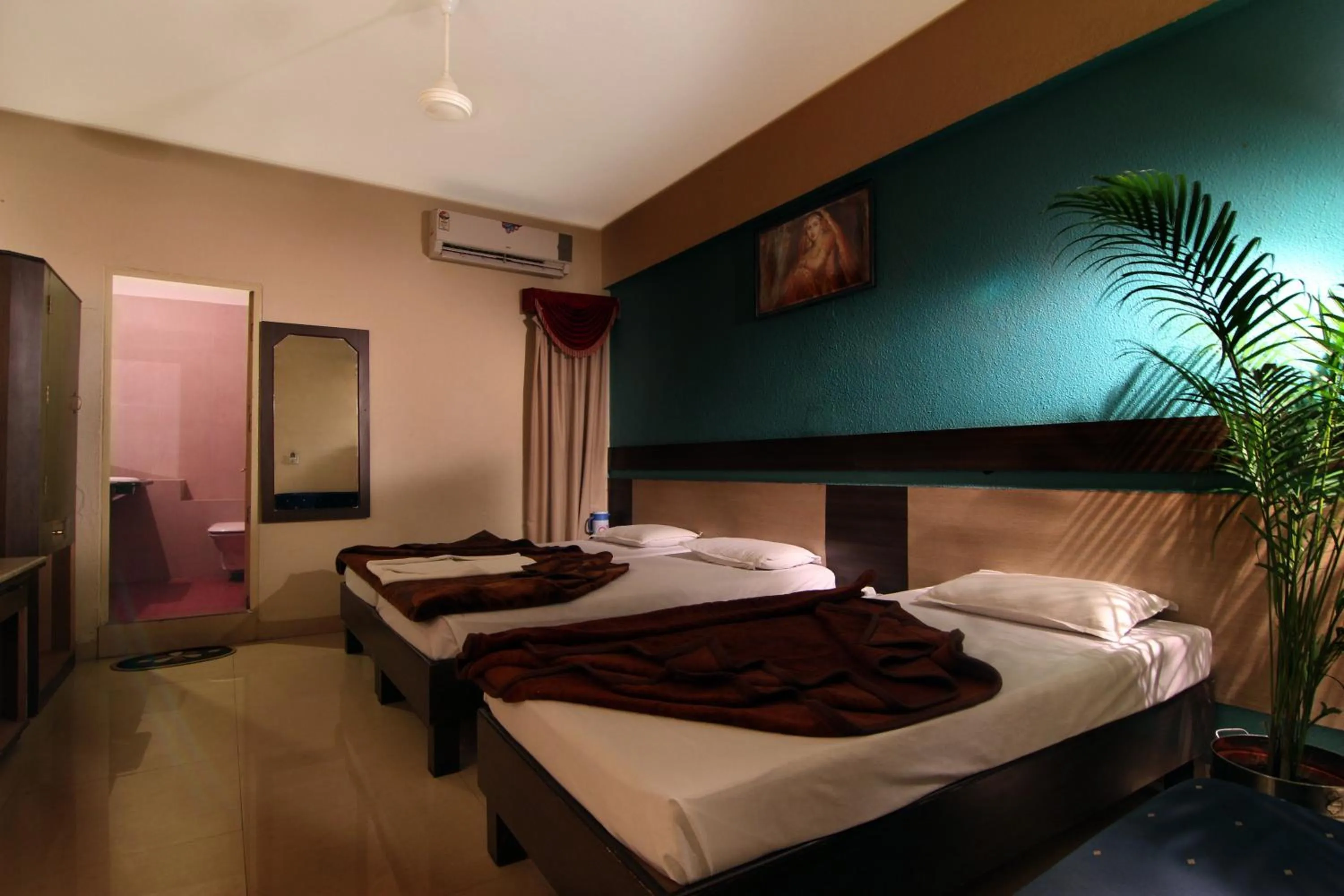 Photo of the whole room, Bed in Hotel The Shagun