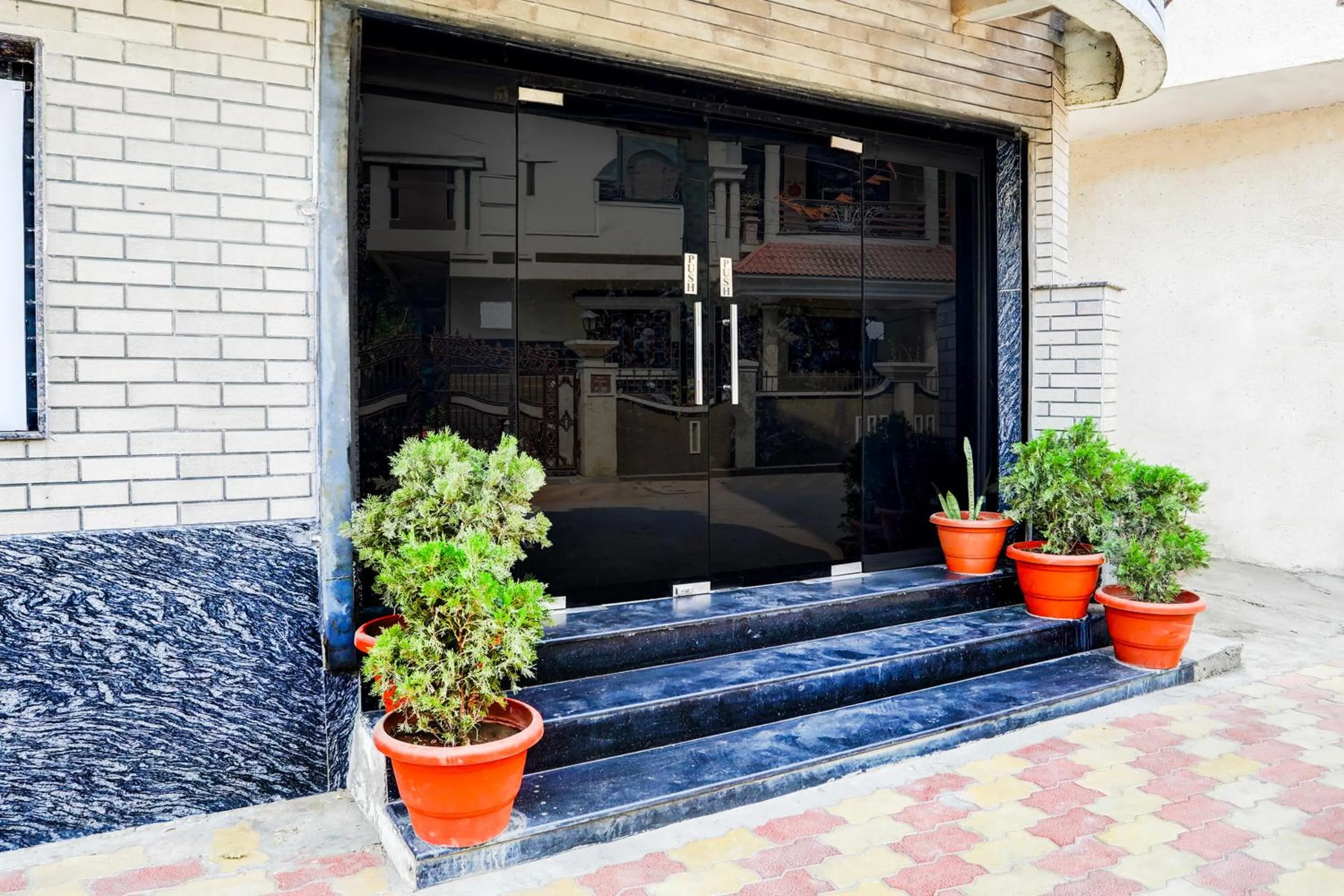 Facade/entrance in Super Collection O Hingna Road