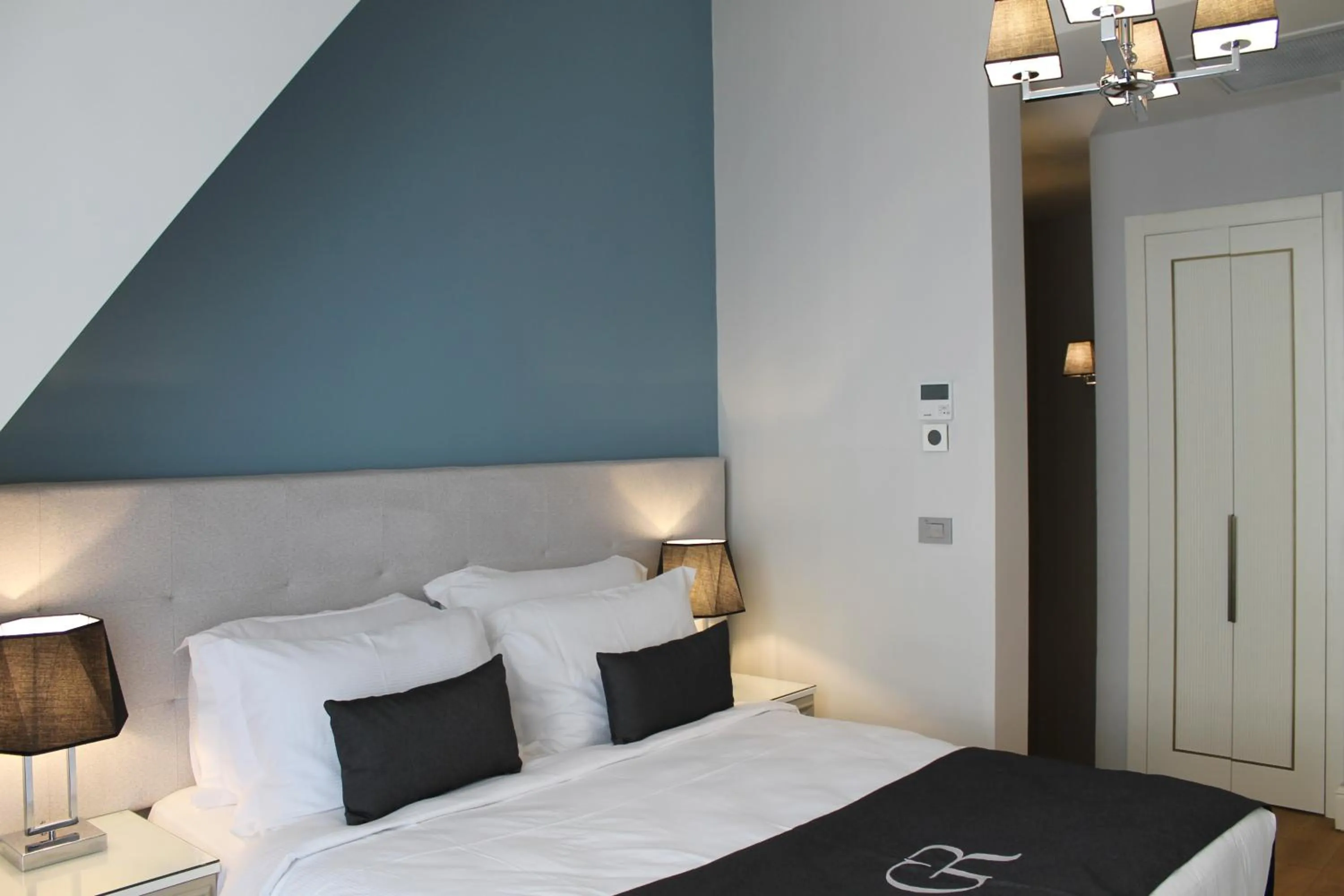 Bedroom, Bed in Garlon Residence