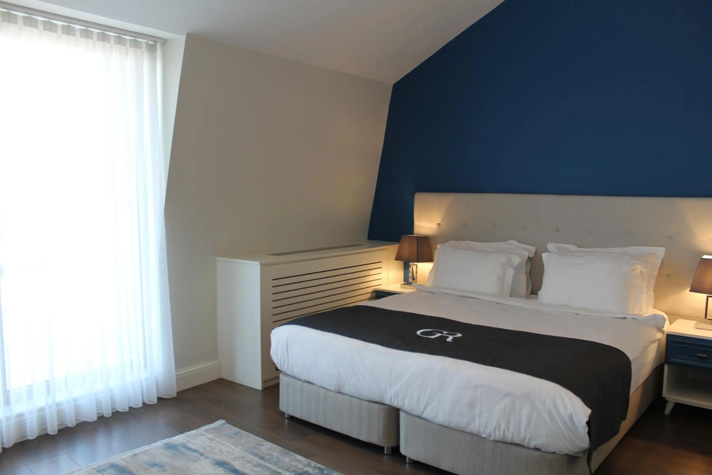 Bedroom, Bed in Garlon Residence