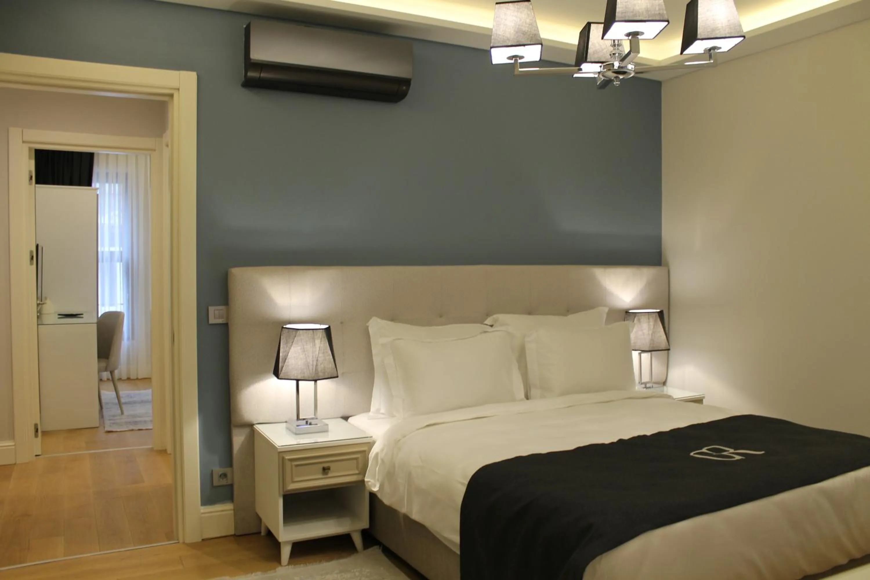 Bedroom, Bed in Garlon Residence