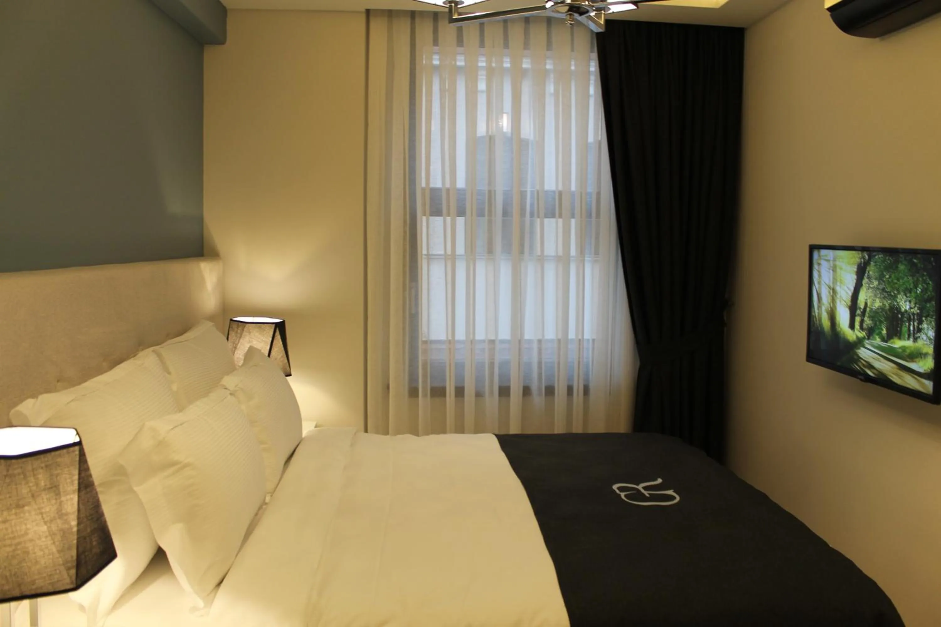 Living room, Bed in Garlon Residence