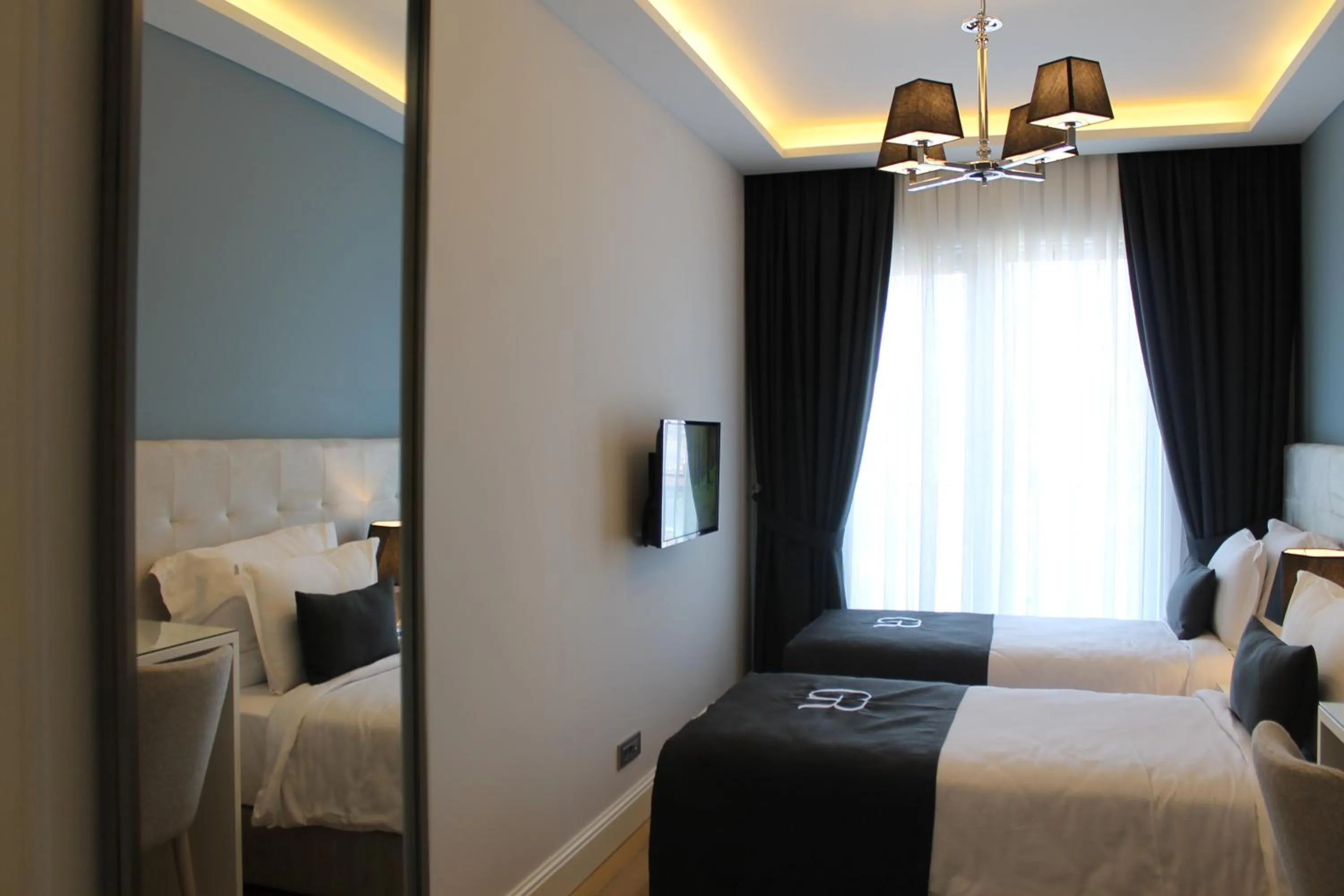 Bedroom, Bed in Garlon Residence