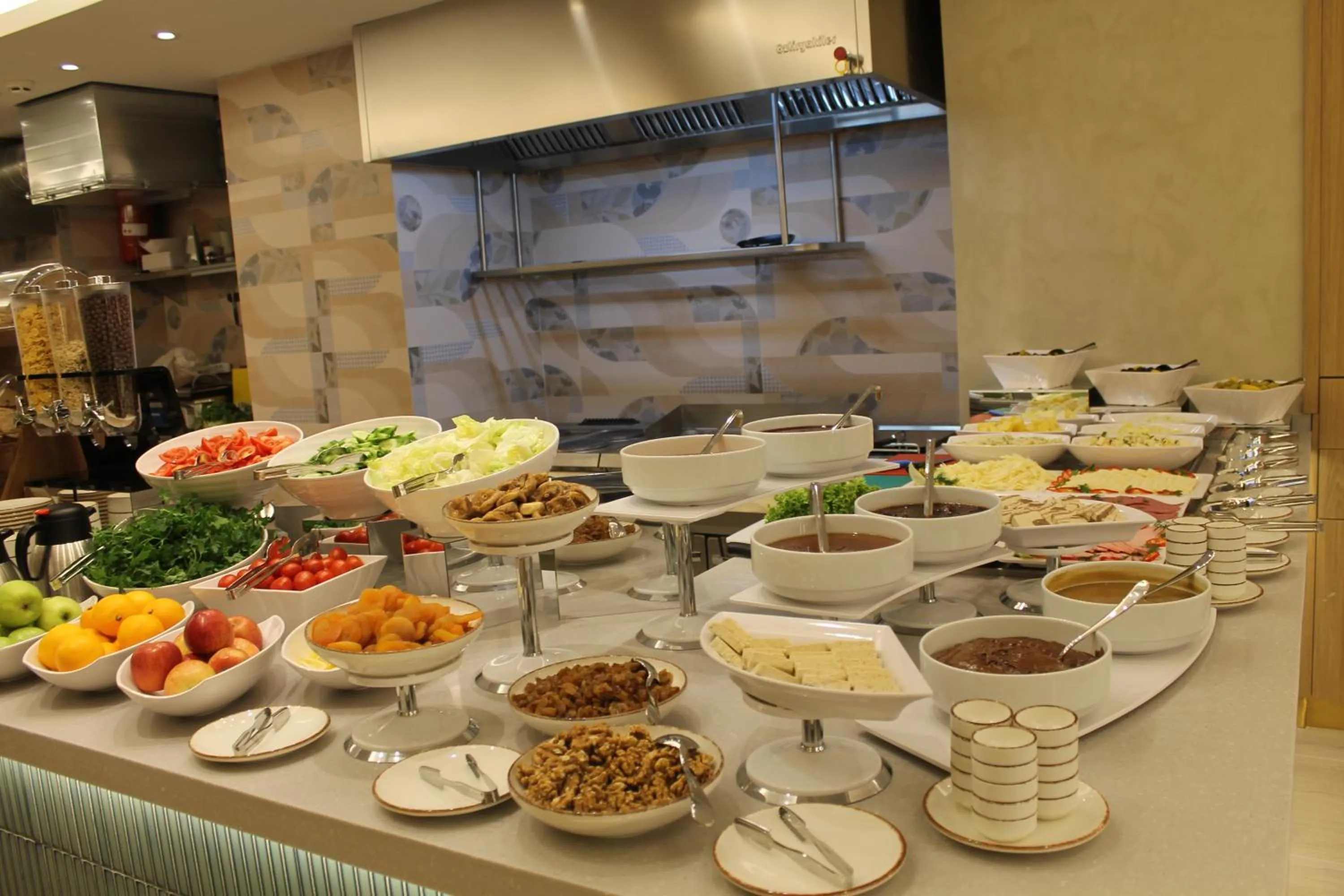 Restaurant/places to eat in Garlon Residence