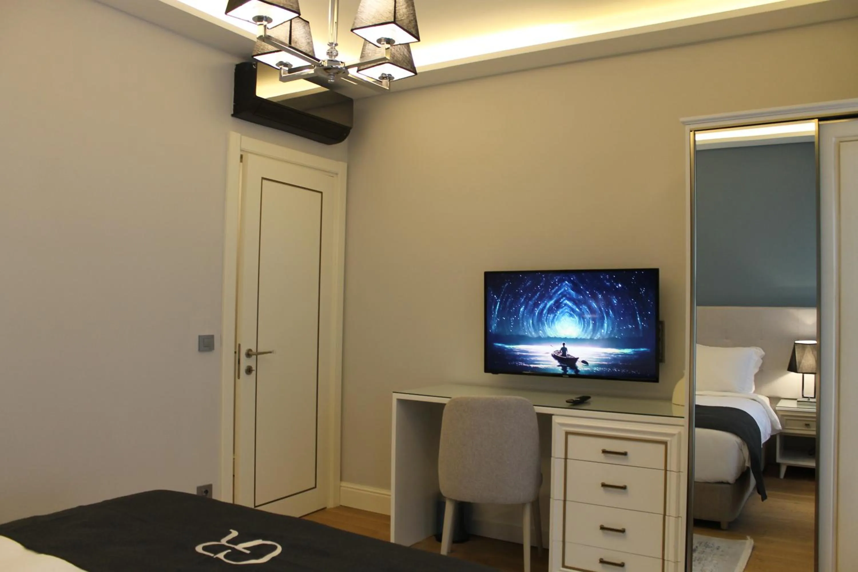 TV and multimedia, Bed in Garlon Residence