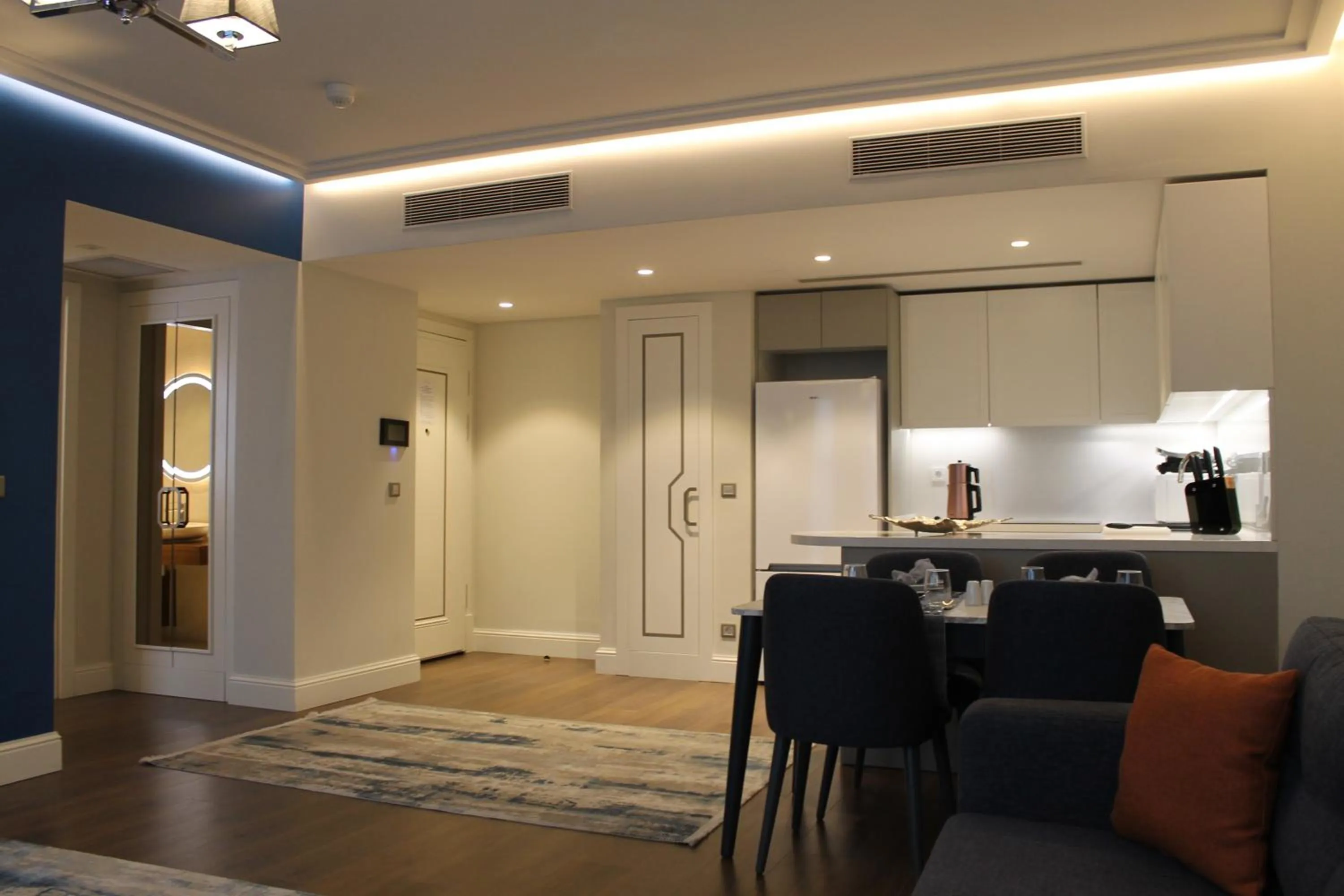 Kitchen or kitchenette in Garlon Residence