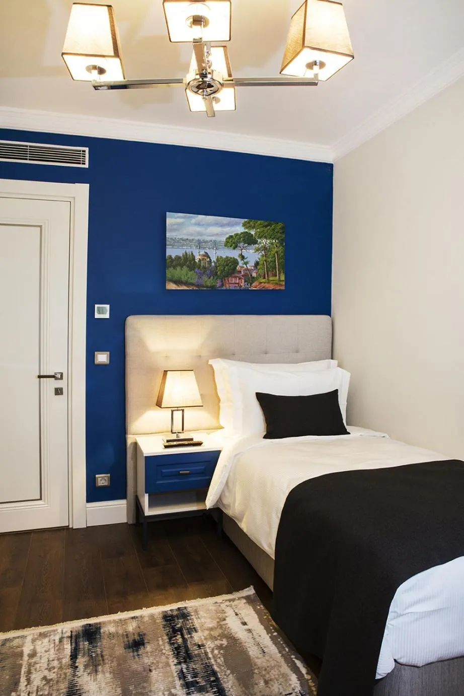 Bedroom, Bed in Garlon Residence