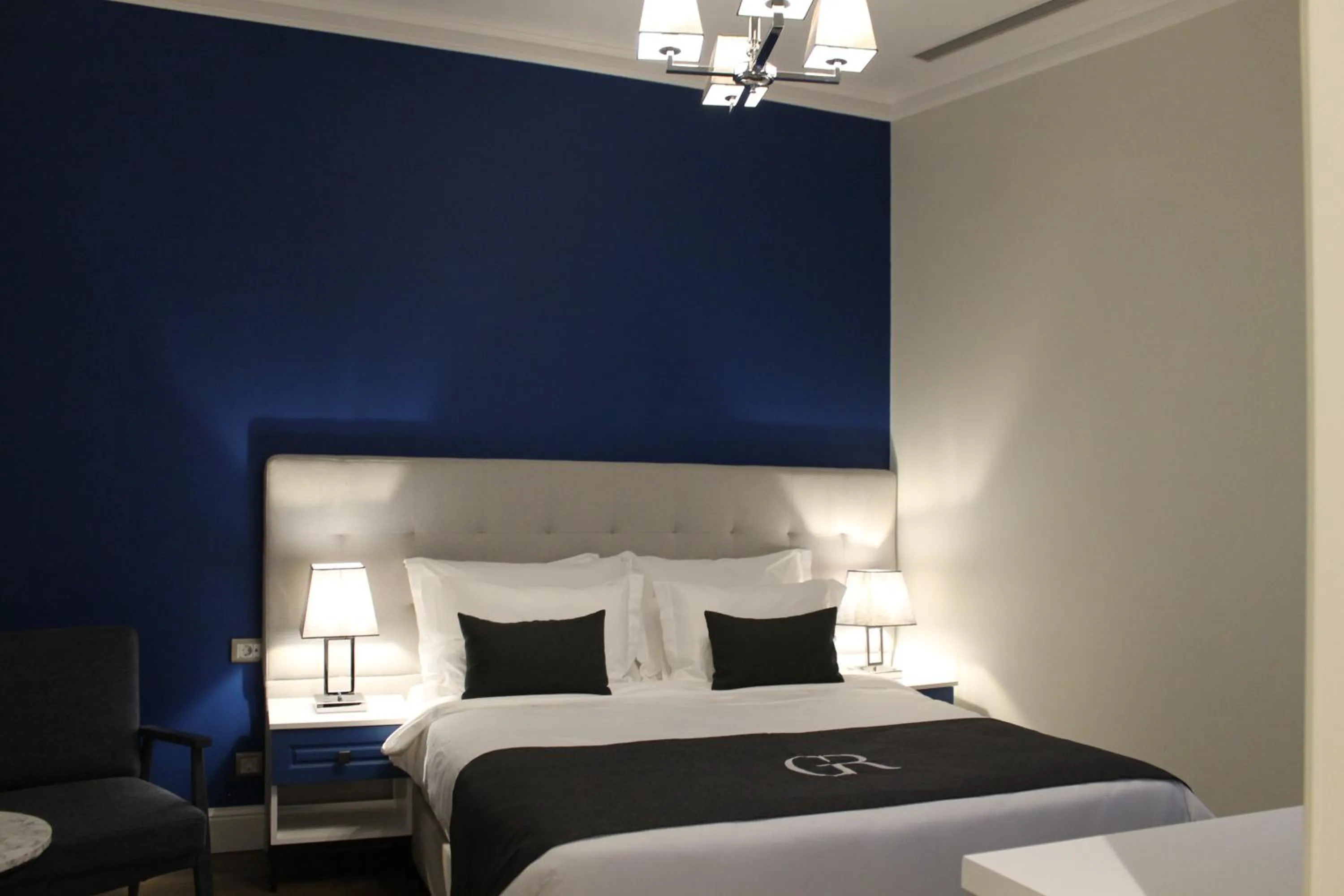 Bedroom, Bed in Garlon Residence