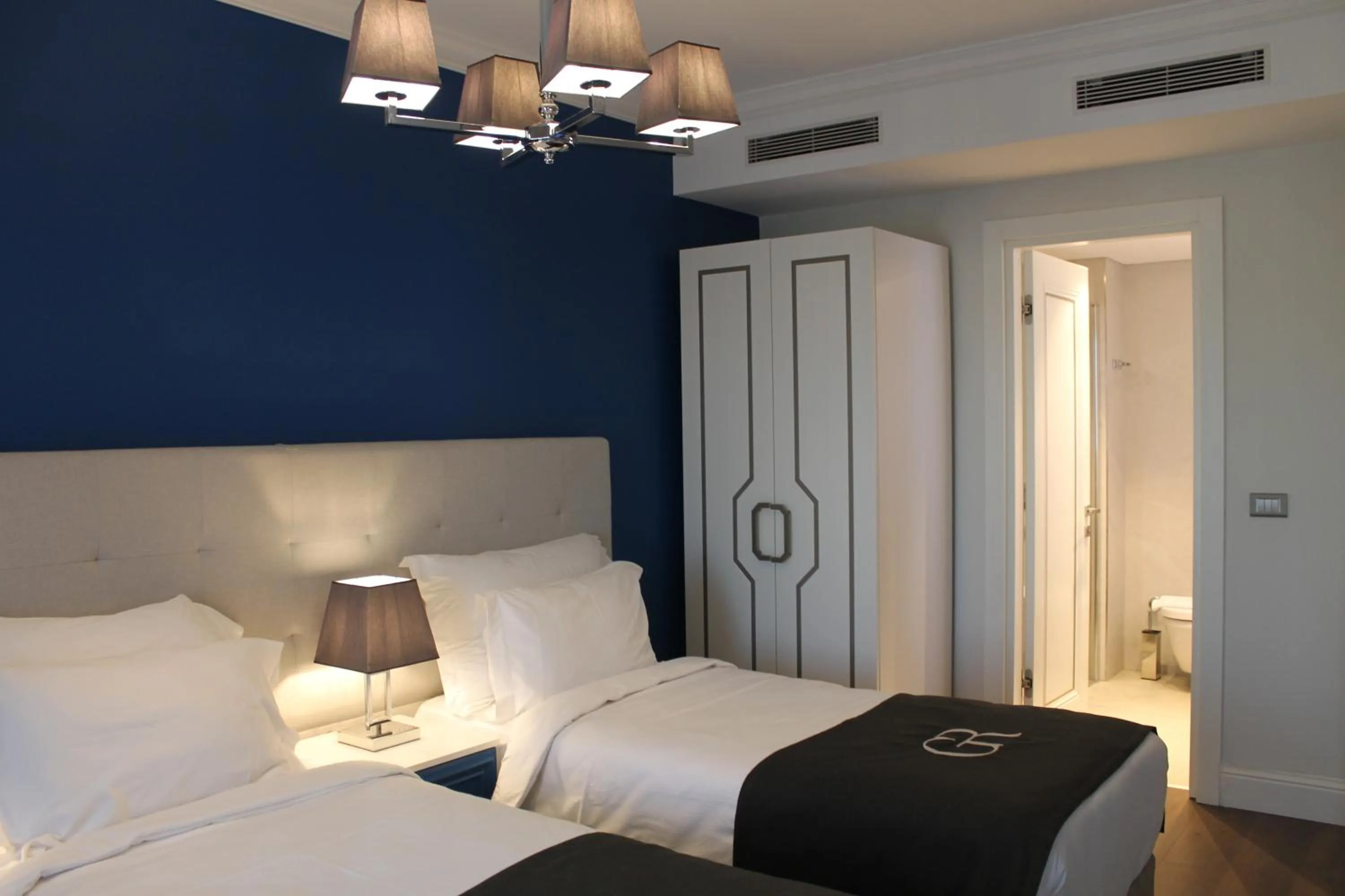 Bed in Garlon Residence