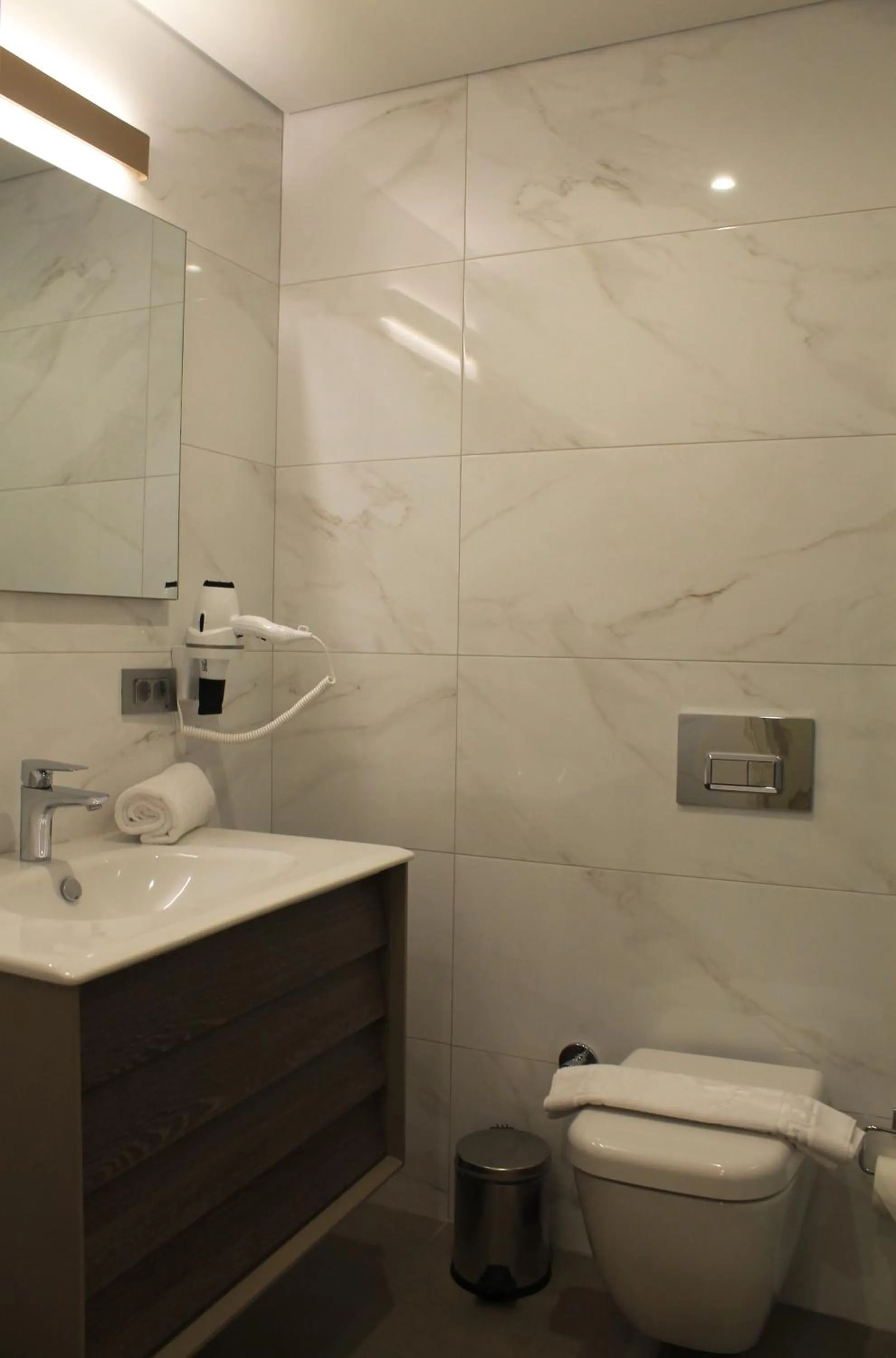 Shower in Garlon Residence