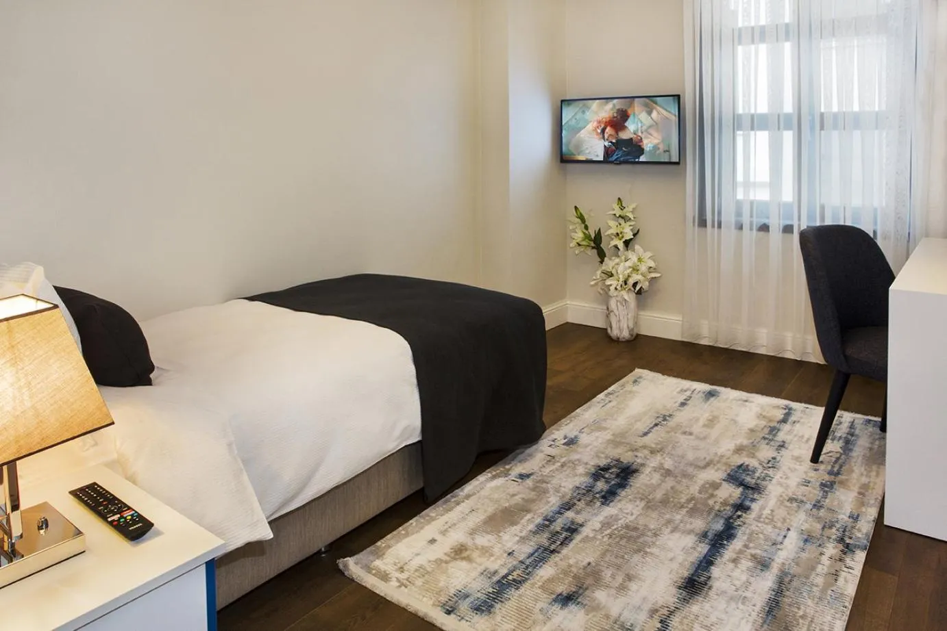 Bedroom, Bed in Garlon Residence