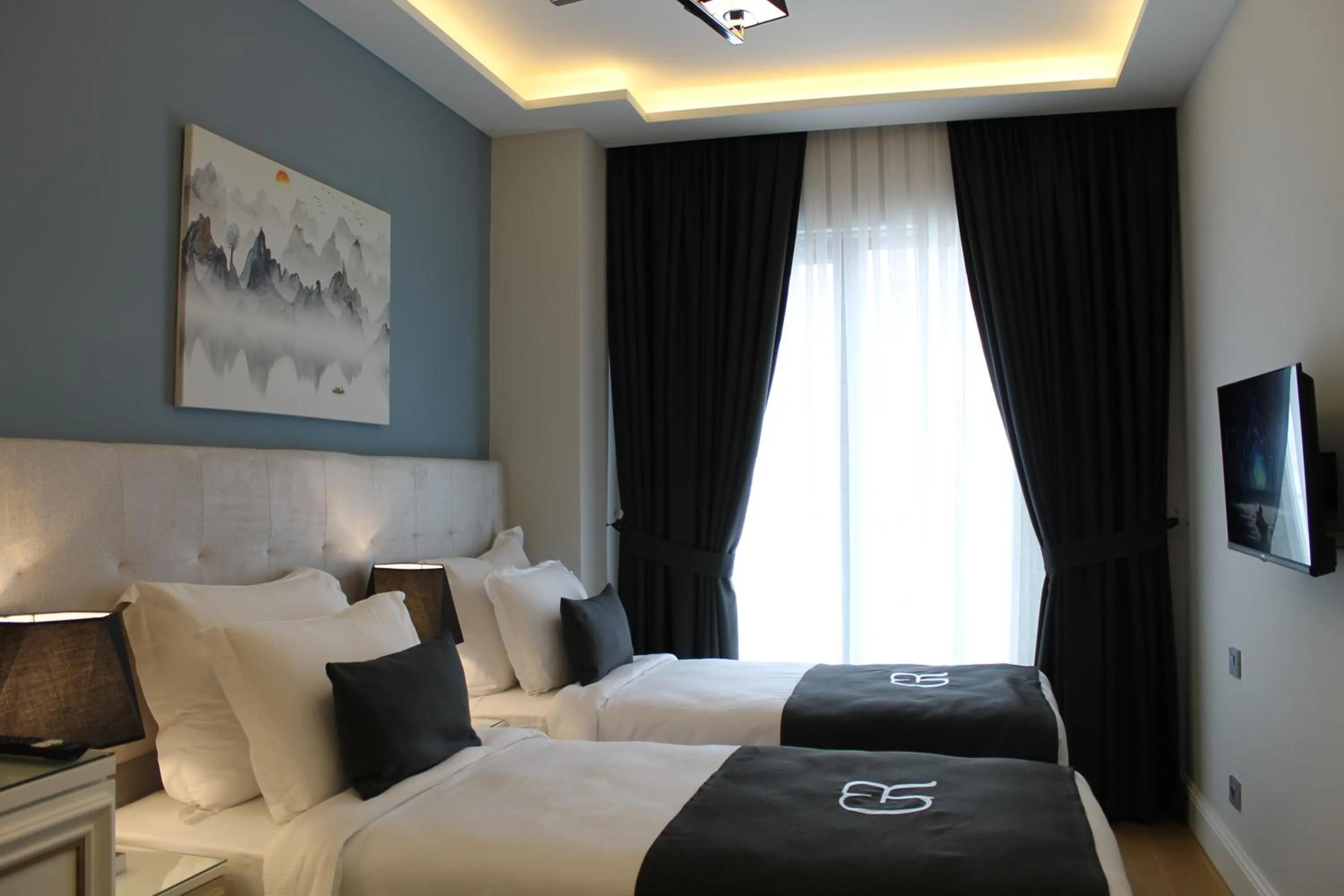 Bedroom, Bed in Garlon Residence