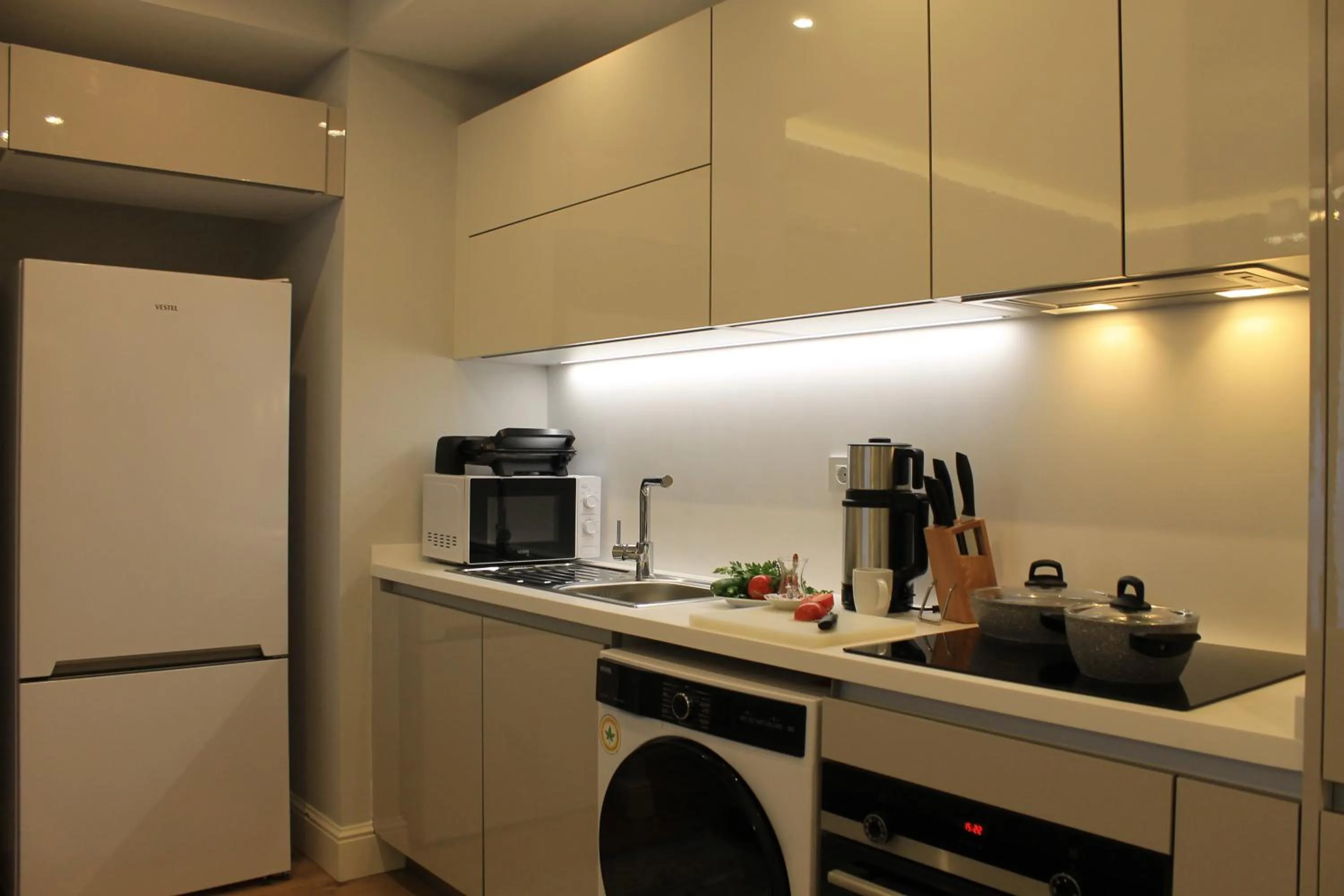 Kitchen or kitchenette in Garlon Residence