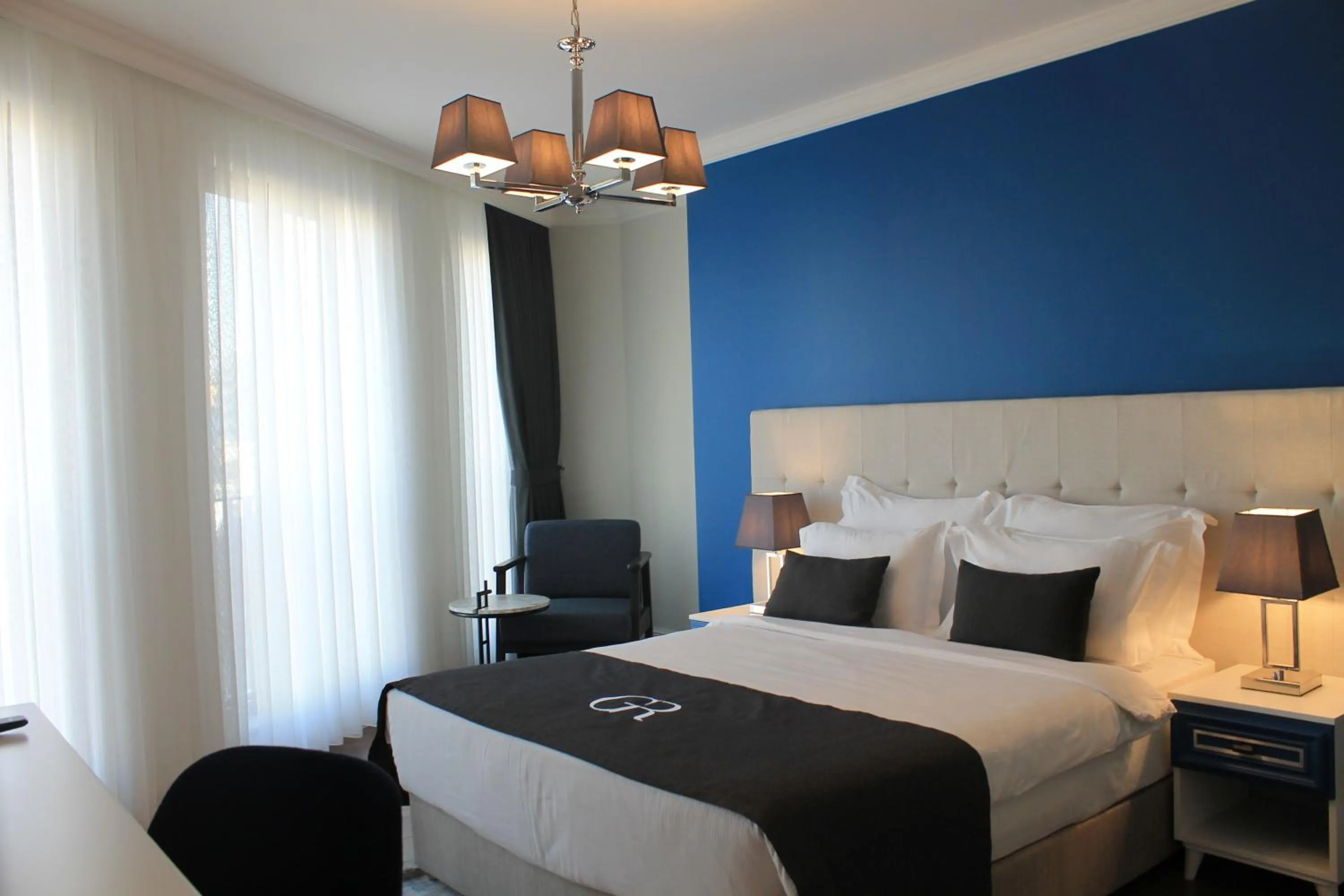 Bedroom, Bed in Garlon Residence