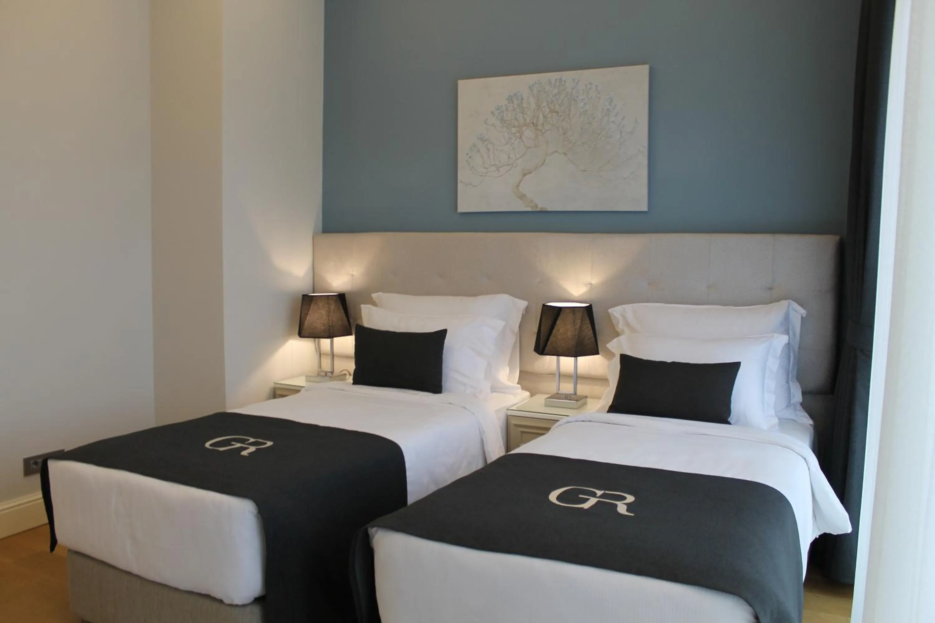 Bedroom, Bed in Garlon Residence