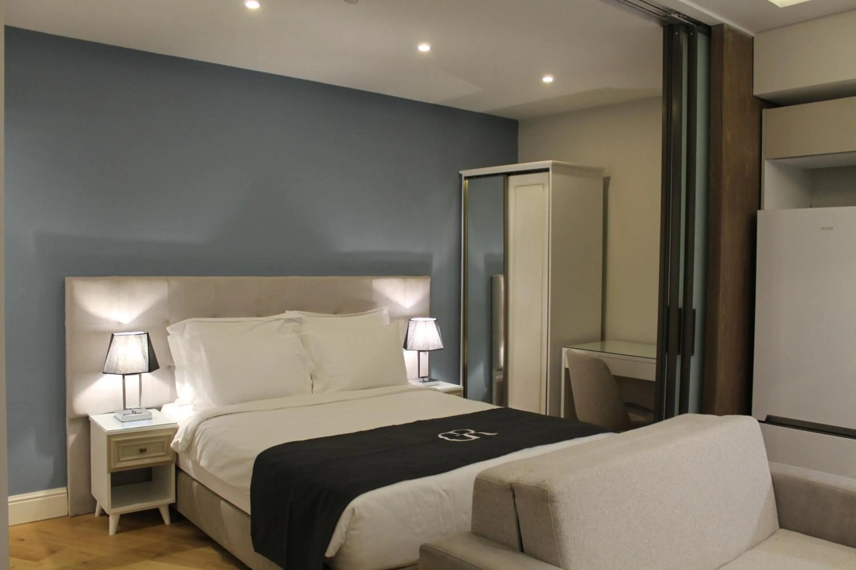 Bedroom, Bed in Garlon Residence