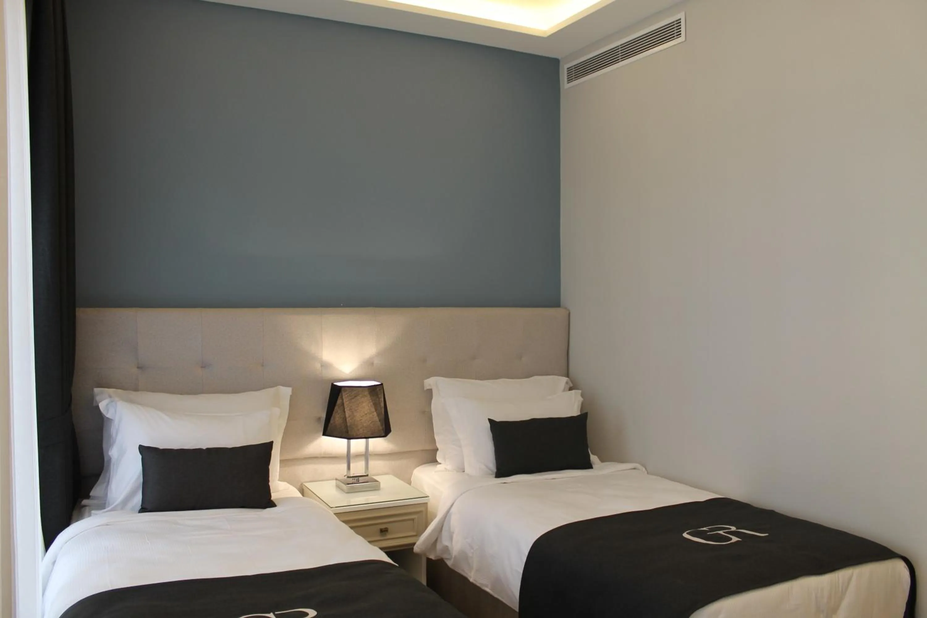 Bedroom, Bed in Garlon Residence