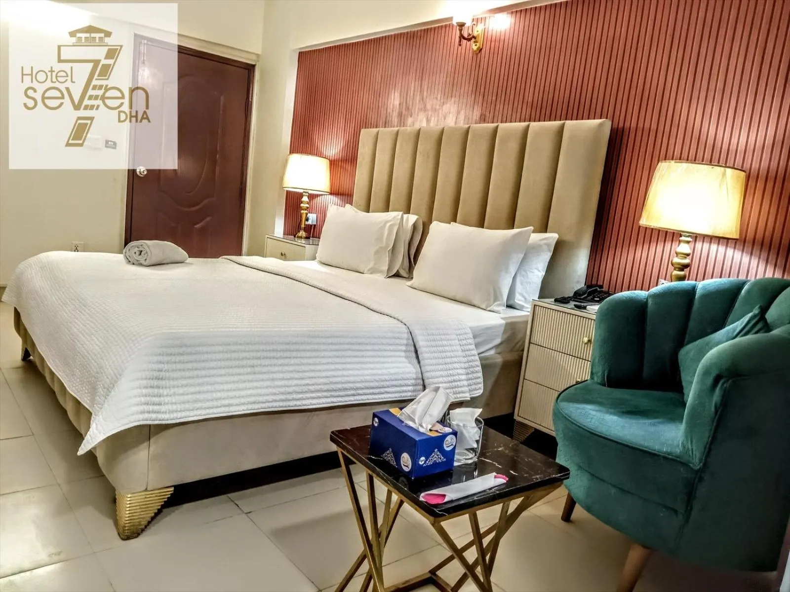 Bedroom, Bed in Hotel 7 DHA