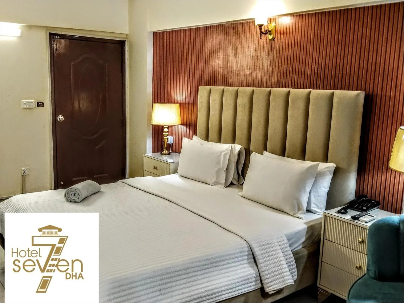 Bedroom, Bed in Hotel 7 DHA