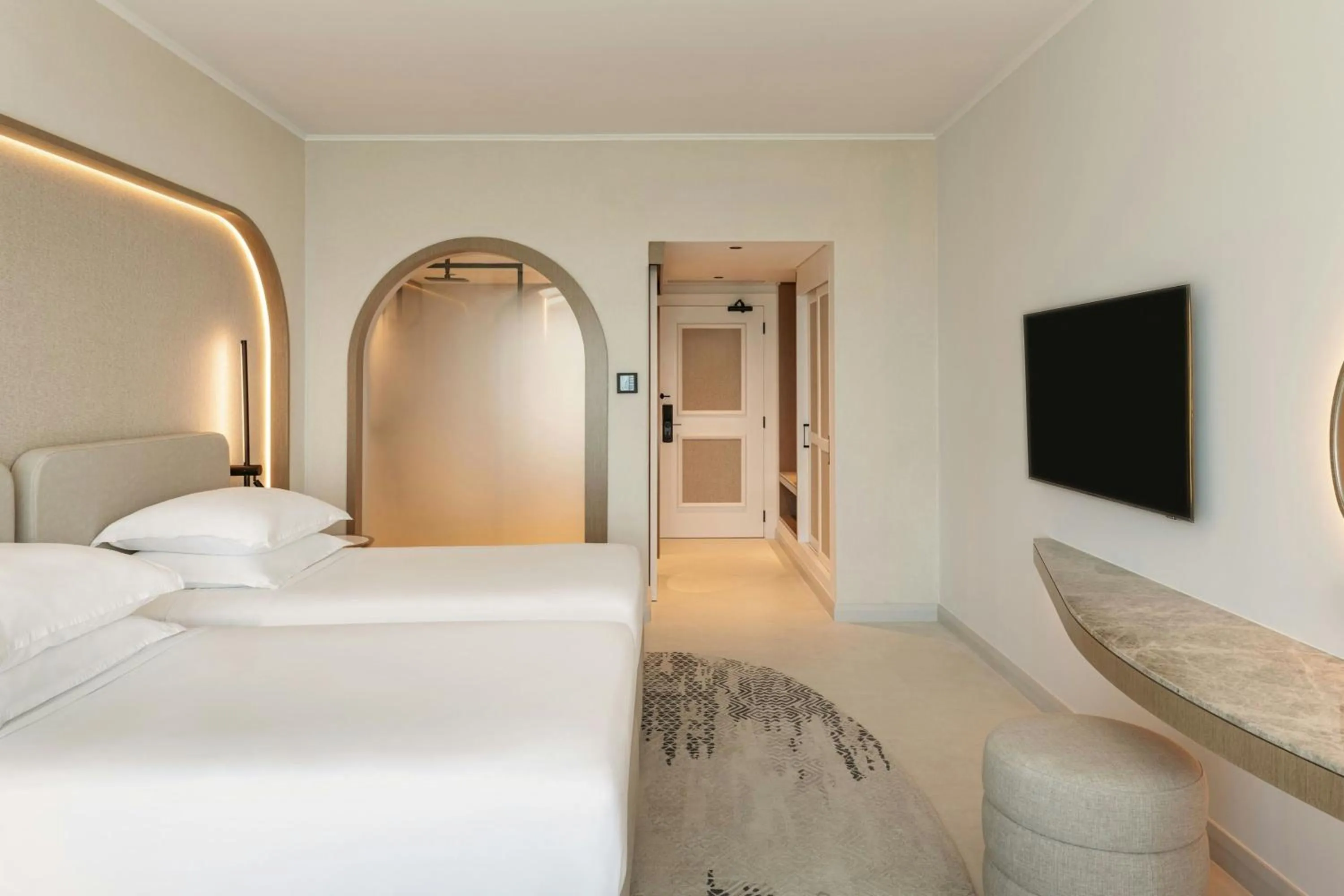 Photo of the whole room, Bed in Sheraton Jumeirah Beach Resort