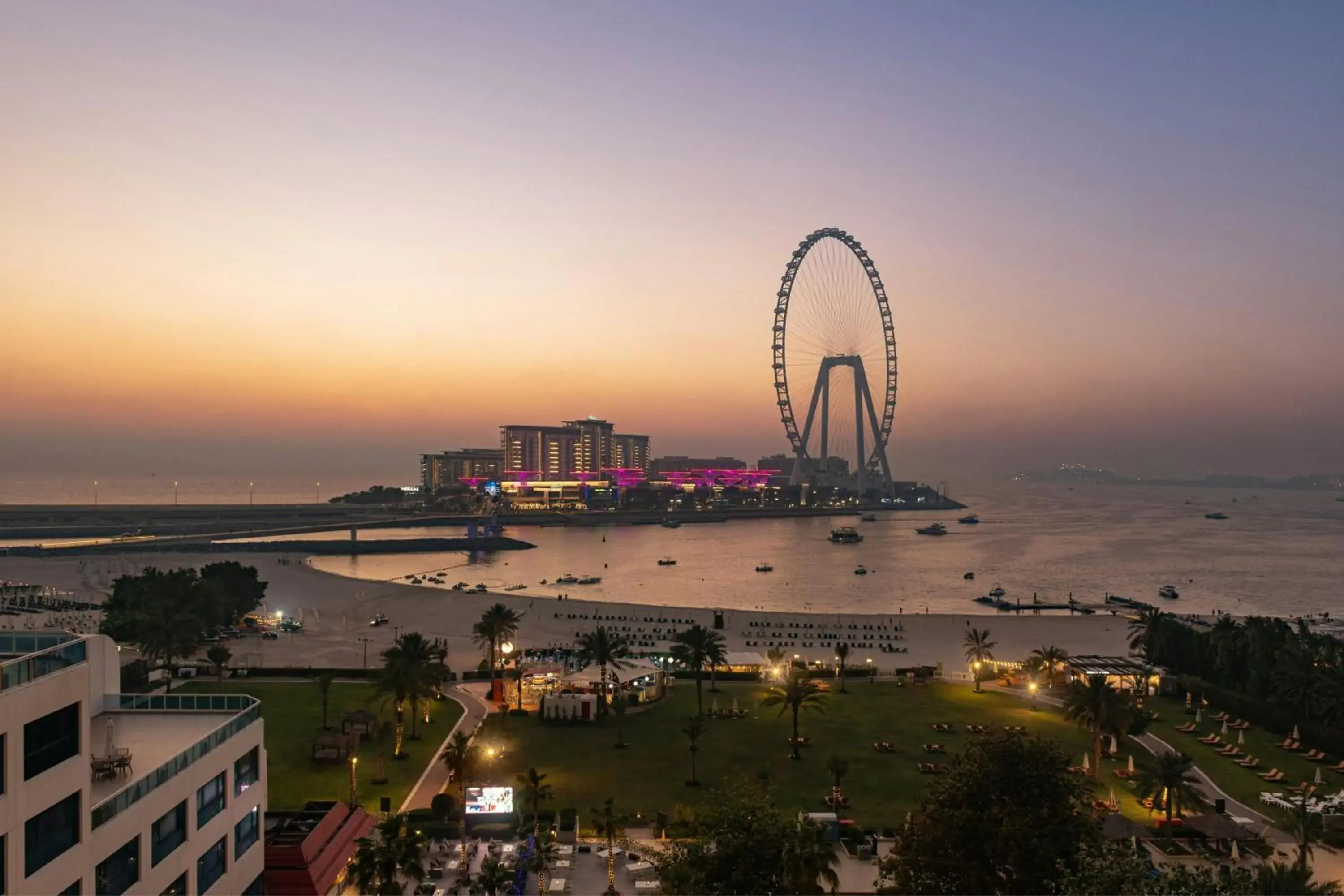 Club King Sea View Room with Balcony - Including Lounge Access with Afternoon Tea, Evening Cocktail Hours, Soft Refreshments & Canapes, Private beach Access in Sheraton Jumeirah Beach Resort Club King Sea View Room with Balcony - Including Lounge Access with Afternoon Tea, Evening Cocktail Hours, Soft Refreshments & Canapes, Private beach Access in Sheraton Jumeirah Beach Resort