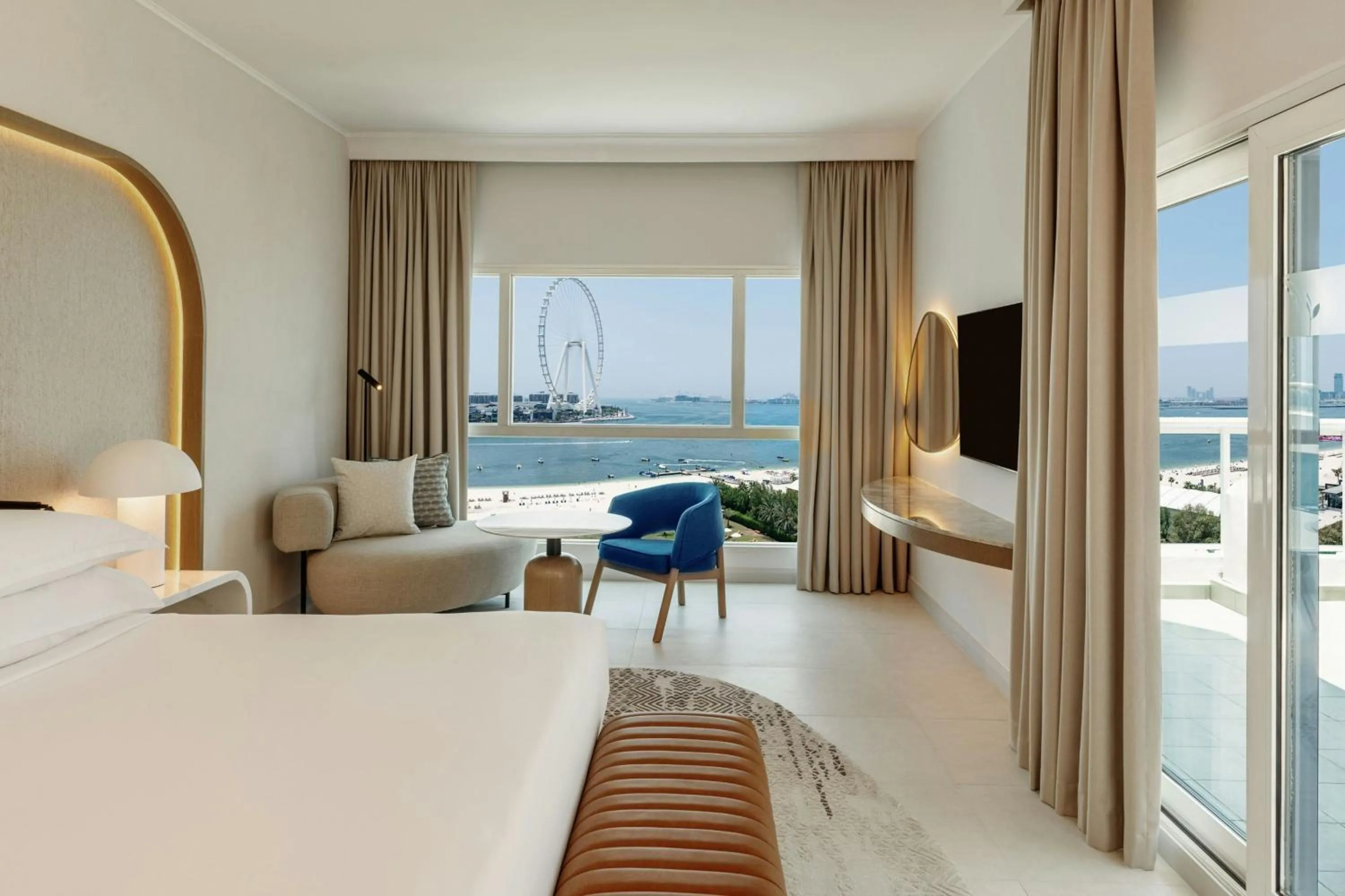 Photo of the whole room, Bed in Sheraton Jumeirah Beach Resort