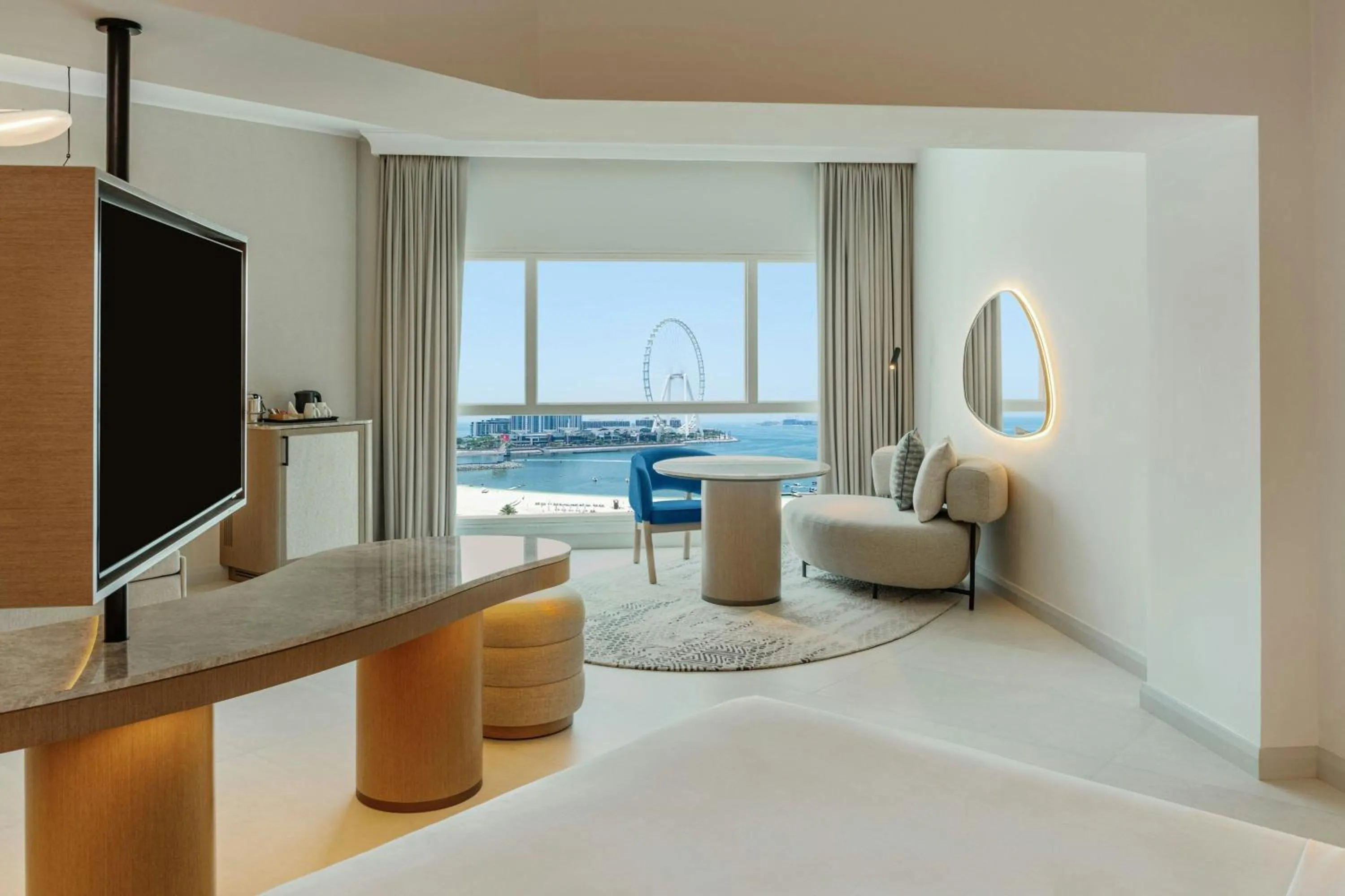 Photo of the whole room, Bed in Sheraton Jumeirah Beach Resort