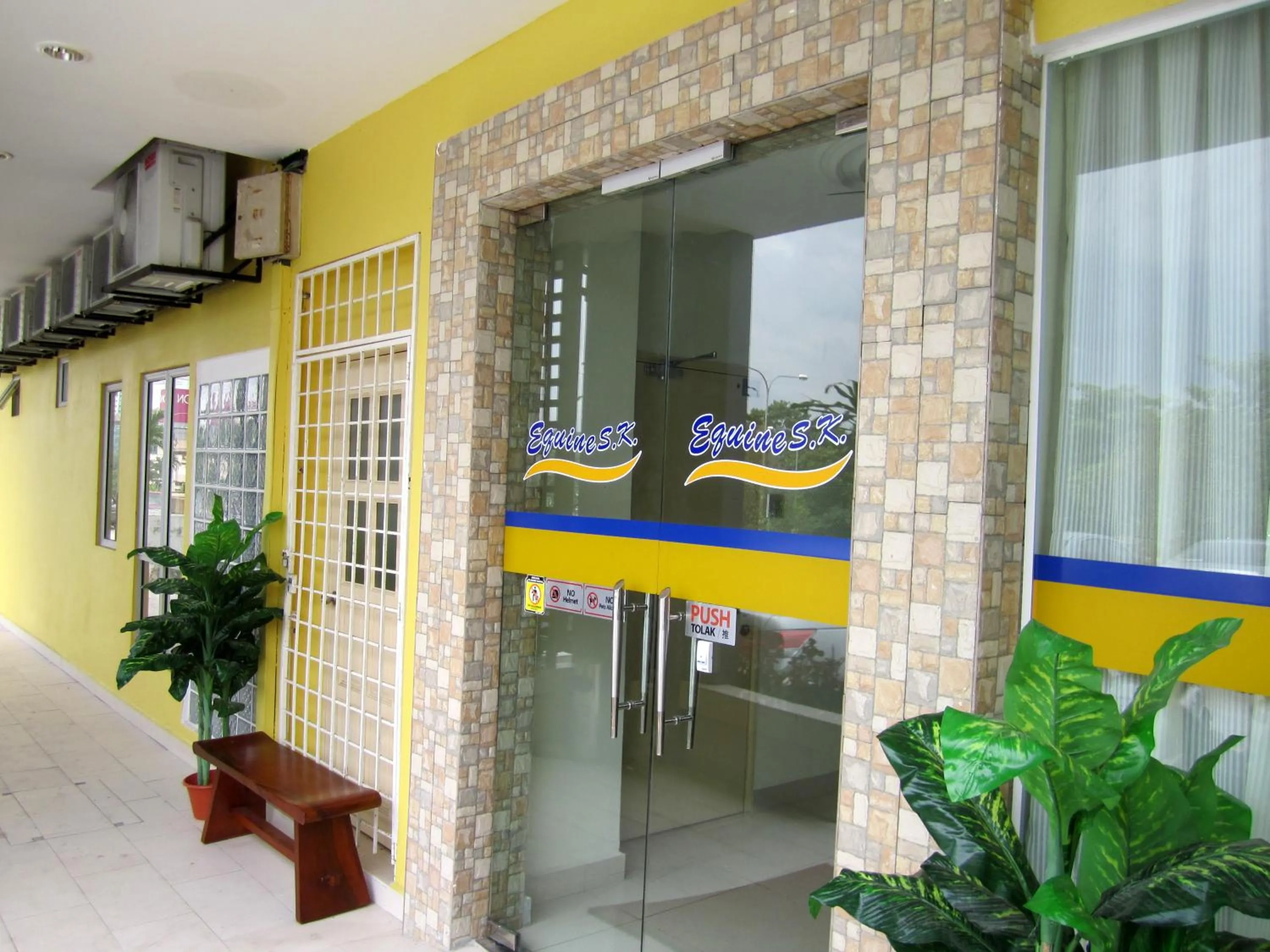 Facade/entrance in Sun Inns Hotel Equine, Seri Kembangan