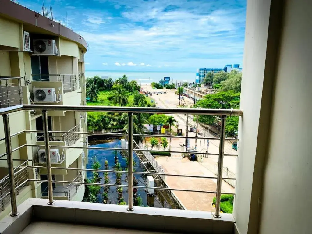 Deluxe Double Room with Sea View in Hotel Kollol by J&Z Group Deluxe Double Room with Sea View in Hotel Kollol by J&Z Group