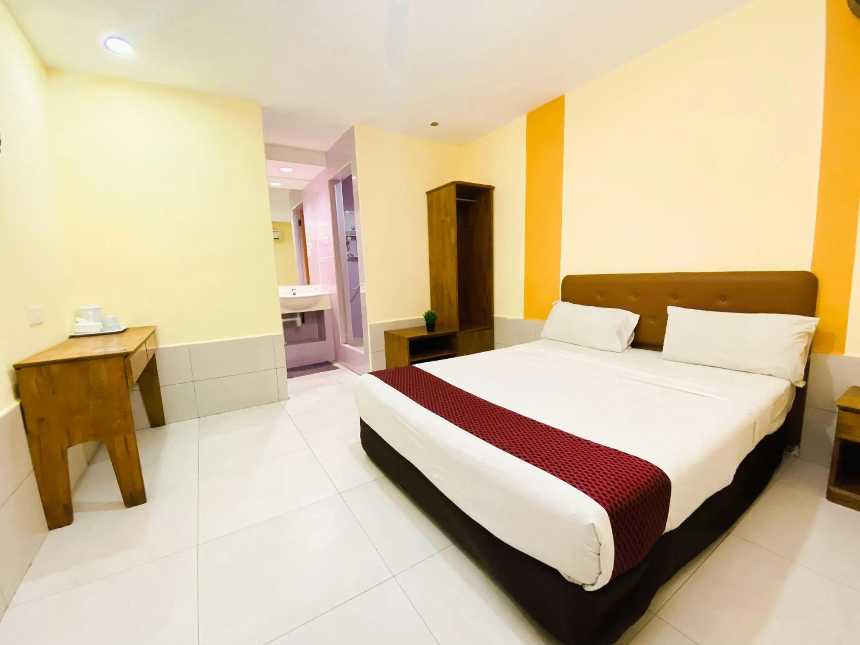 Toilet, Bed in Sun Inns Hotel Cheras - Balakong