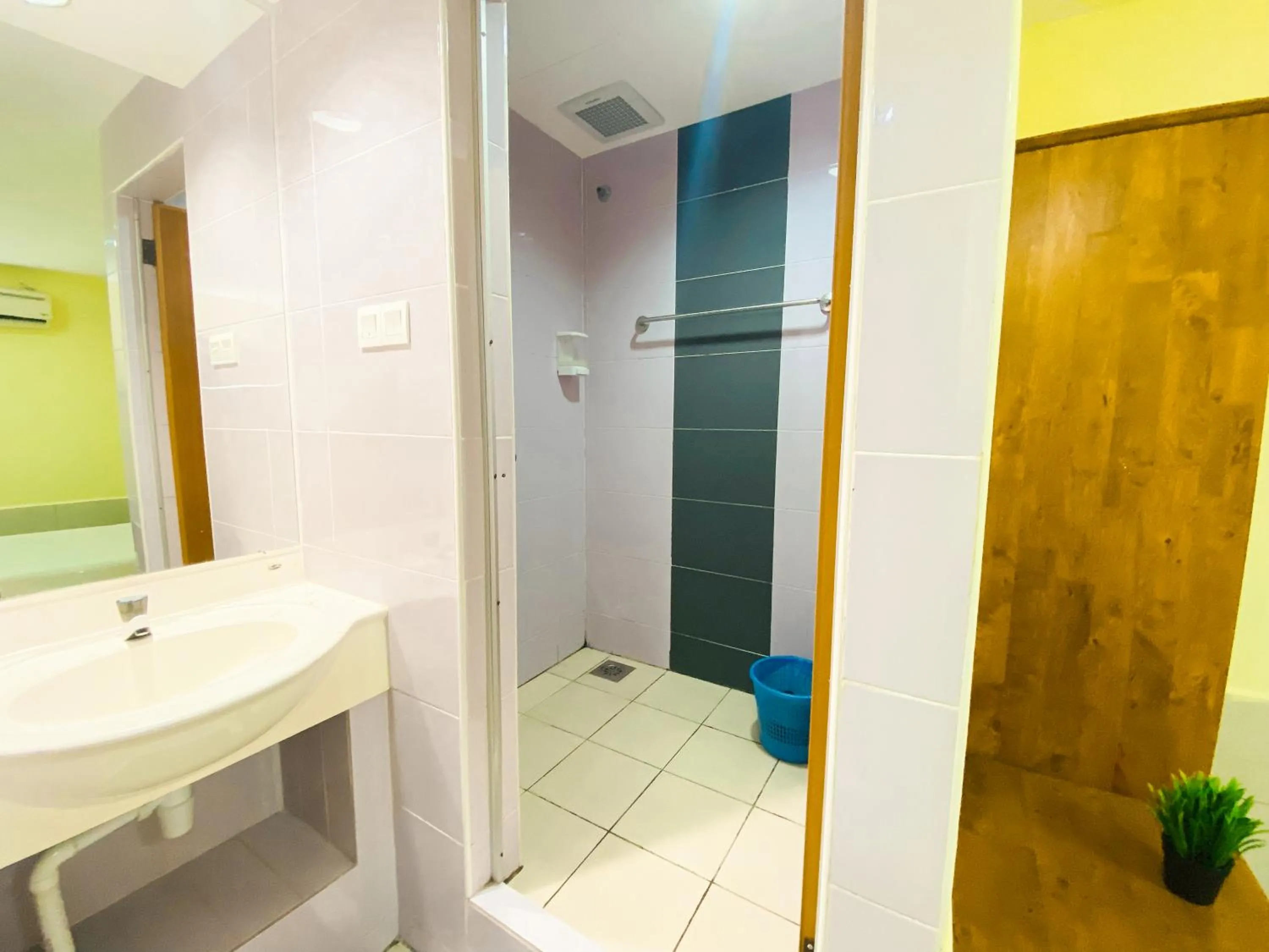 Shower in Sun Inns Hotel Cheras - Balakong