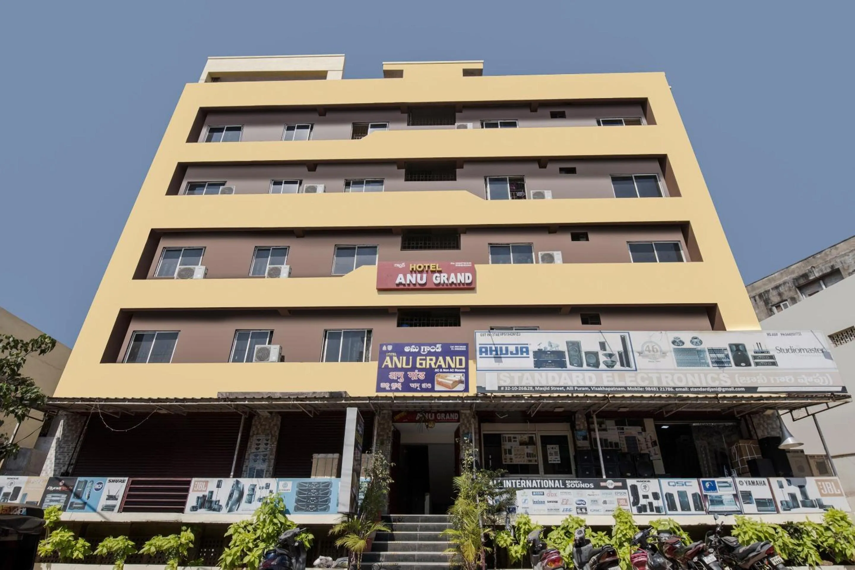 Facade/entrance in Hotel O Anu Grand