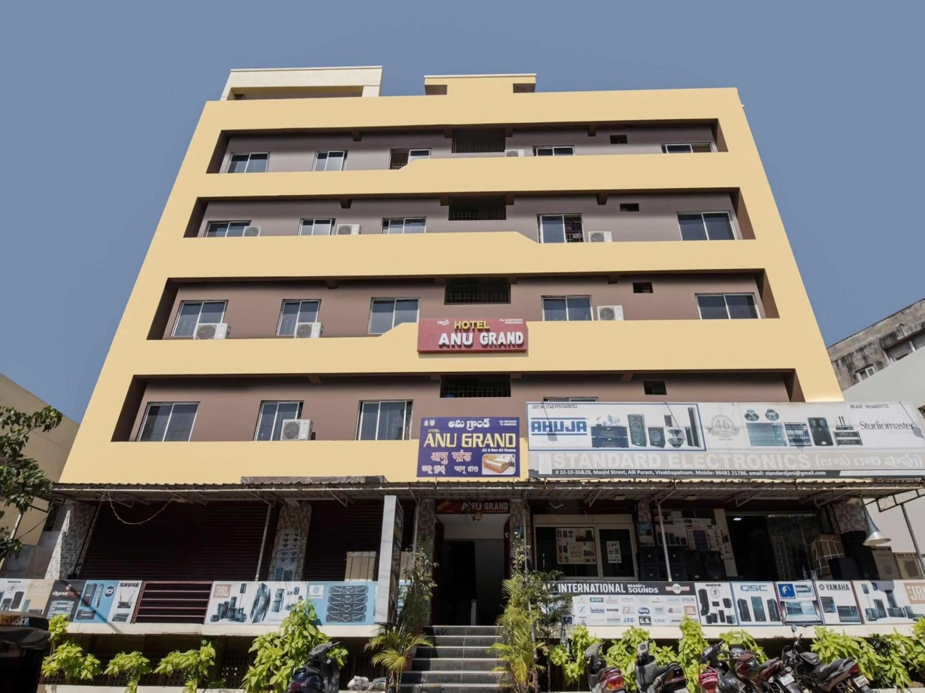 Facade/entrance in Hotel O Anu Grand