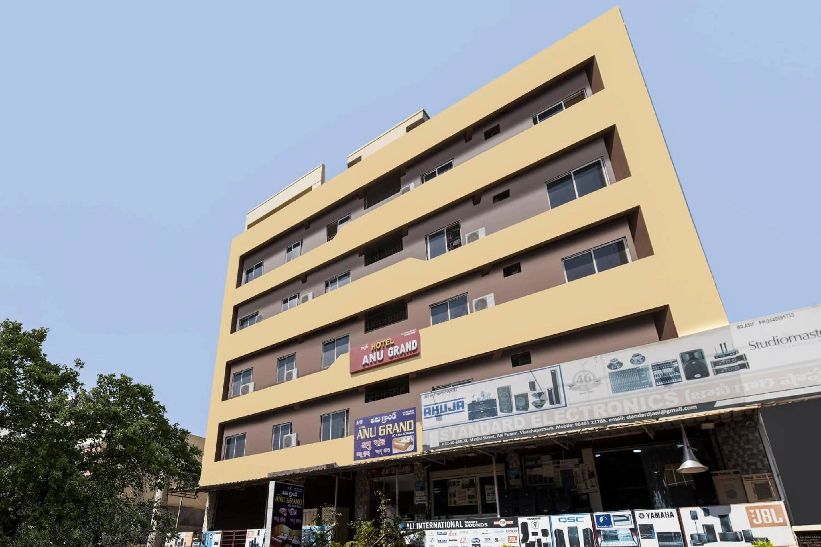 Facade/entrance in Hotel O Anu Grand