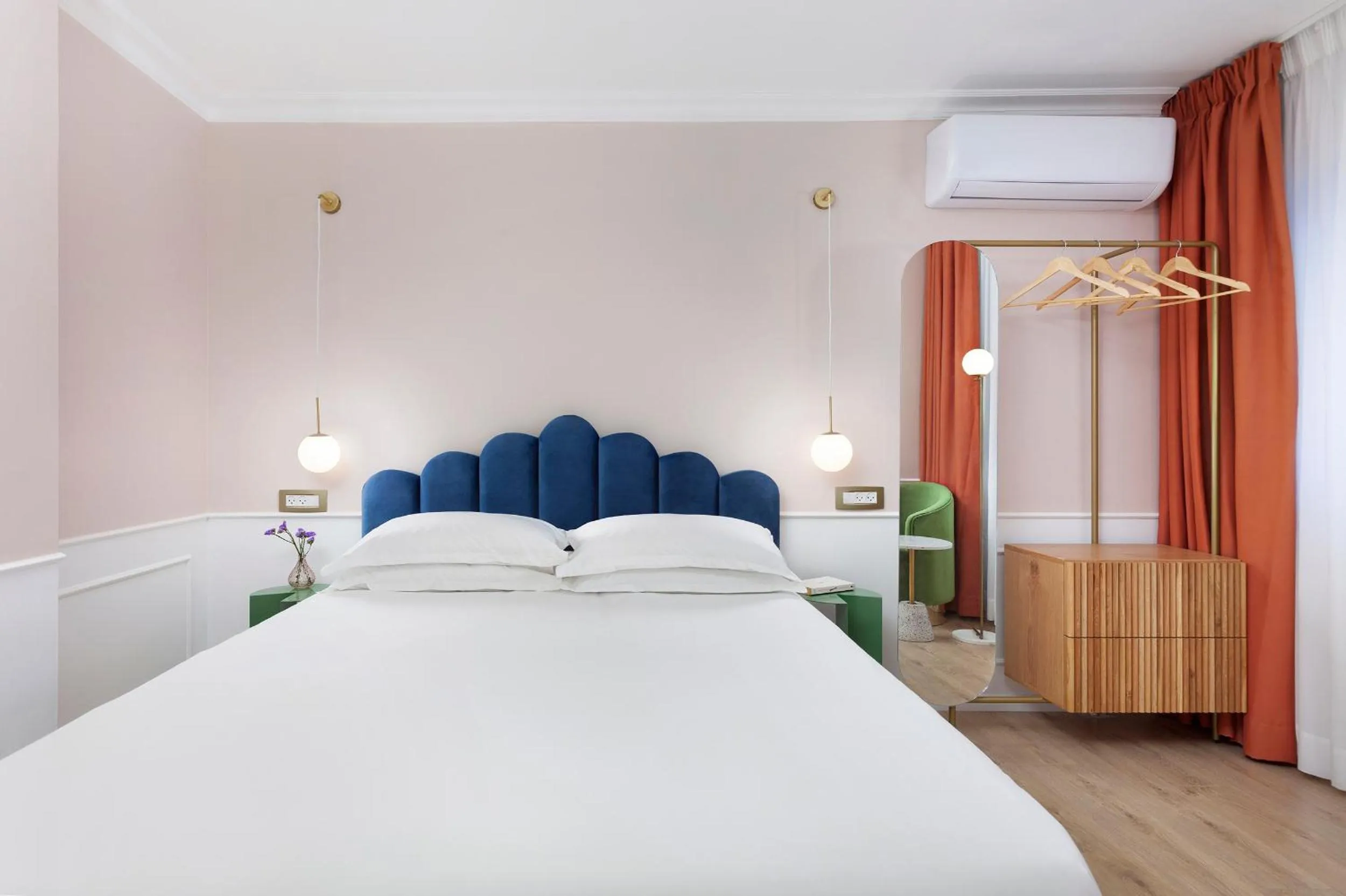 Bed in De Cardo Boutique