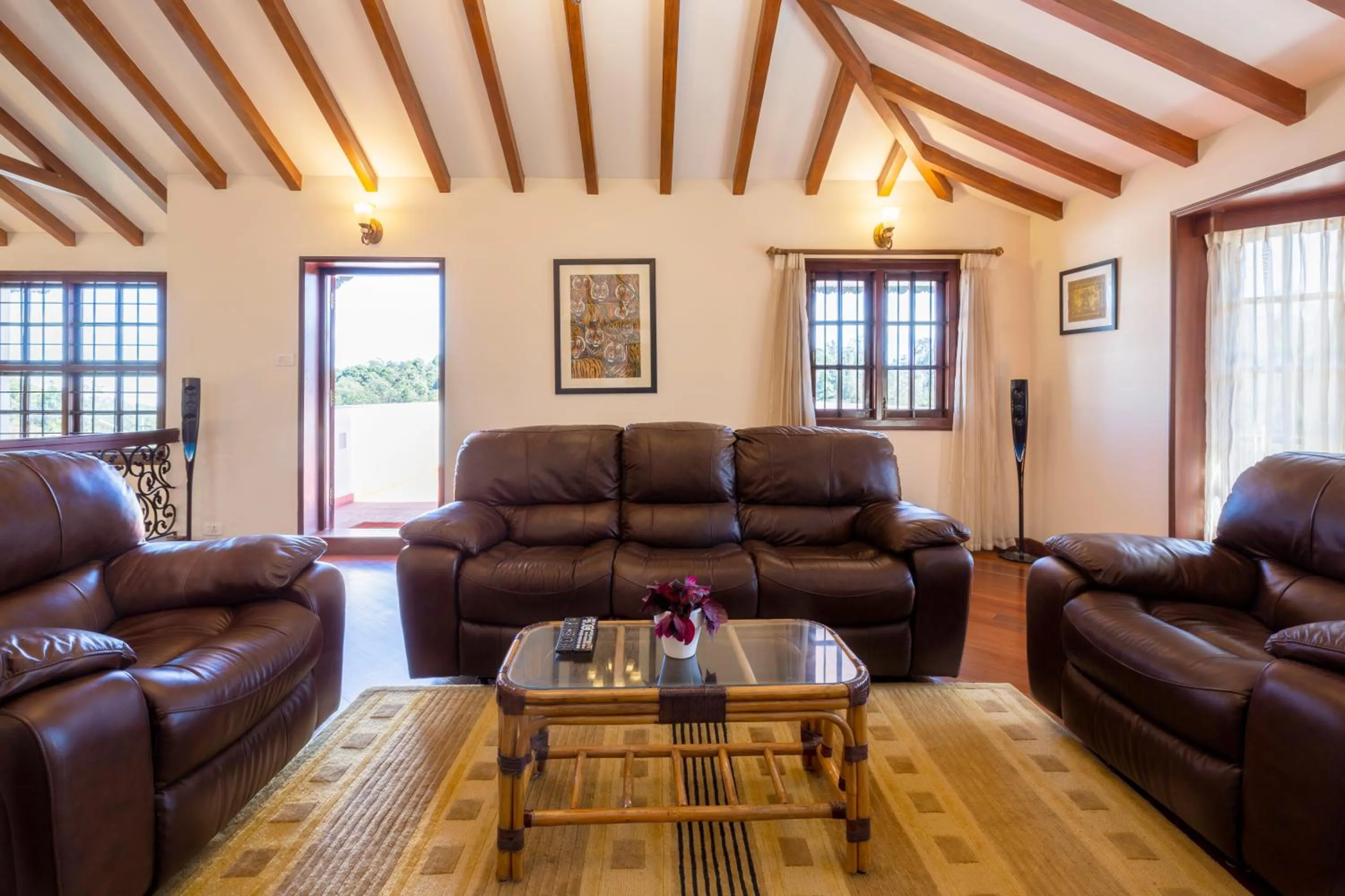 Communal lounge/ TV room in amã Stays & Trails Kumara Villa , Kodaikanal